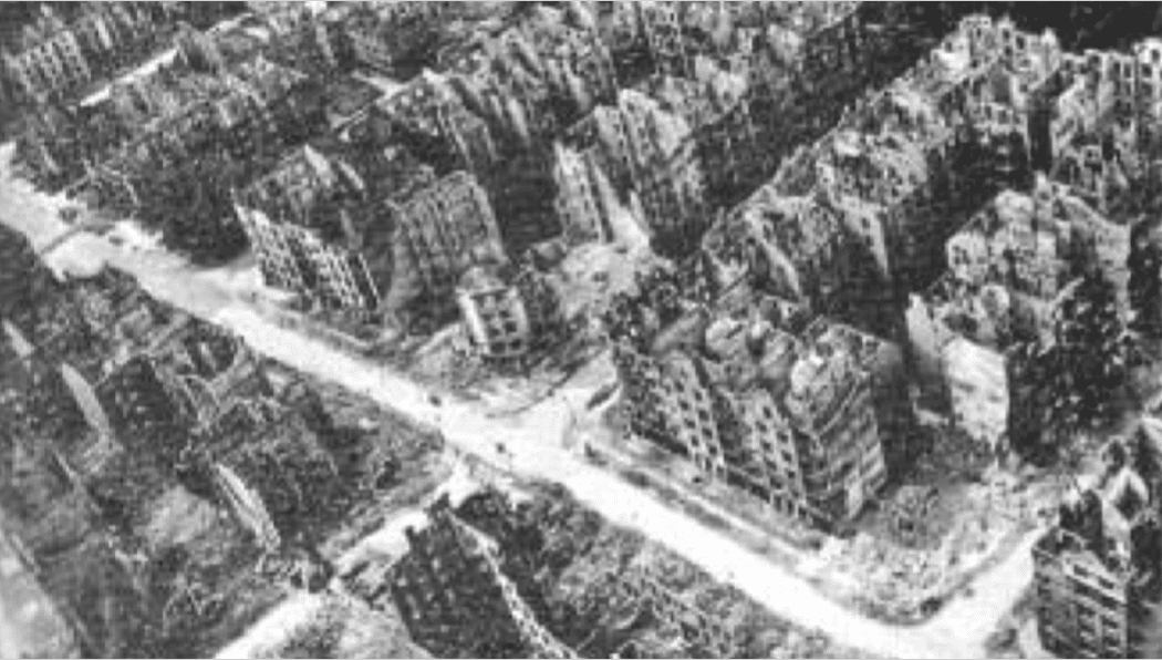 Face à l’ennemi idéologique, tout est permis. Du 25 juillet au 3 août 1943, la ville de Hambourg subit plusieurs raids qui tuèrent 45 000 personnes au moins. Photo: Conflits