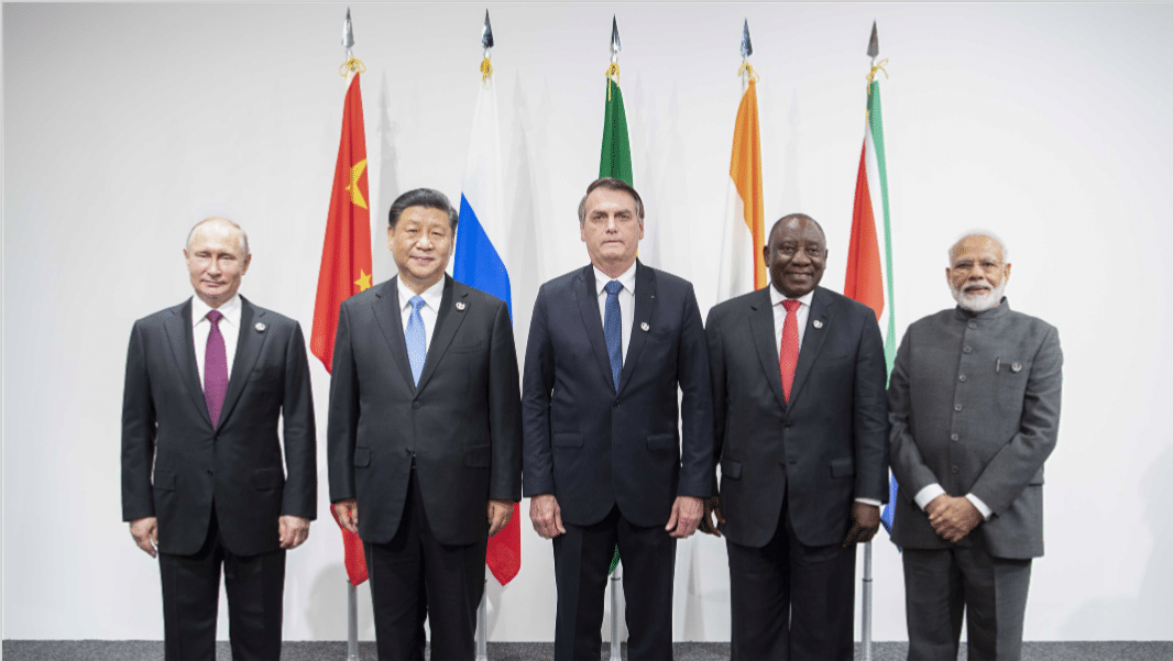 Le président chinois Xi Jinping rencontre le président brésilien Jair Bolsonaro, le président russe Vladimir Poutine, le premier ministre indien Narendra Modi et le président sud-africain Cyril Ramaphosa lors d’une réunion des dirigeants des BRICS à Osaka le 28 juin 2019.
Photo : SIPA 00914116_000001