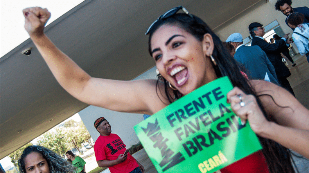 Une militante du parti Frente Favela Brasil. Photo: Flickr
