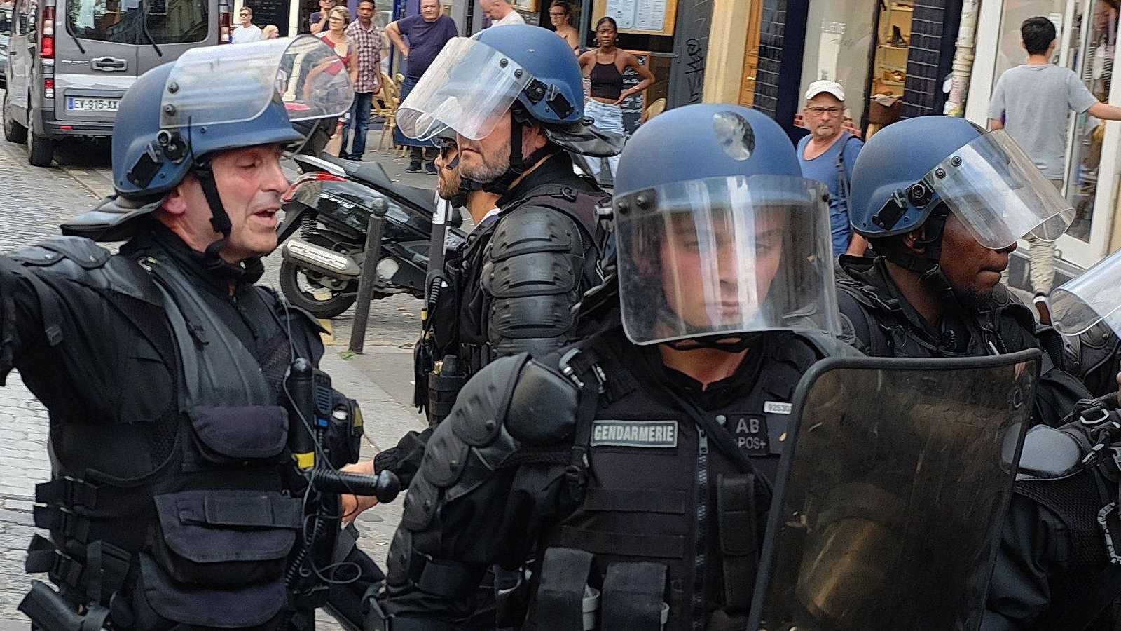 Assurer la sécurité des Français face à des manifestants qui peuvent être dangereux. La difficile équation de la gendarmerie. (c) Sipa Shutterstock40724609_000023