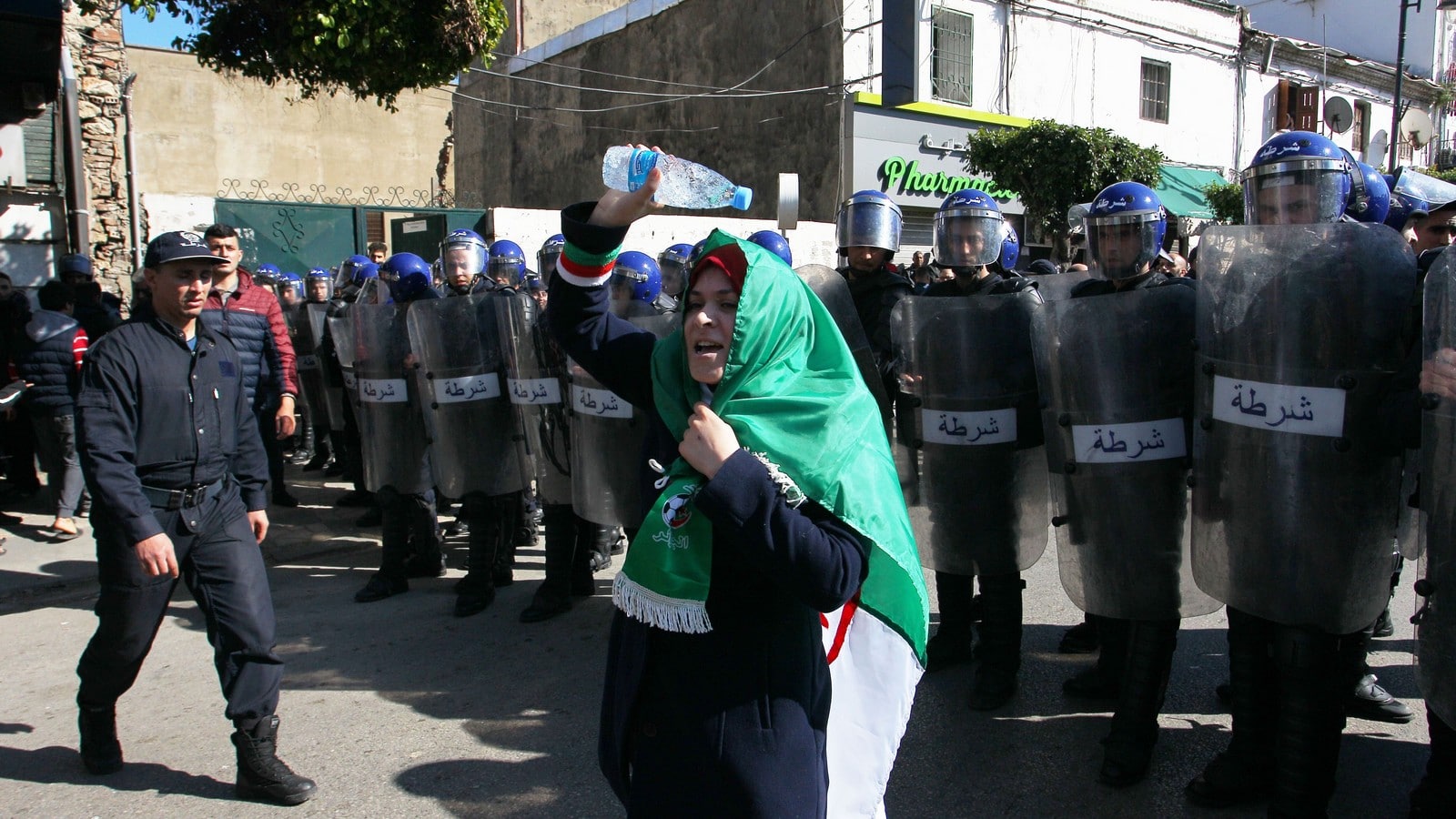 Manifestation pacifique à Alger centre, contre le 5ème mandat de Bouteflika.
Auteurs  : PPAGENCY / ANIS BELGHOUL/SIPA
Numéro de reportage  : 00896934_000044