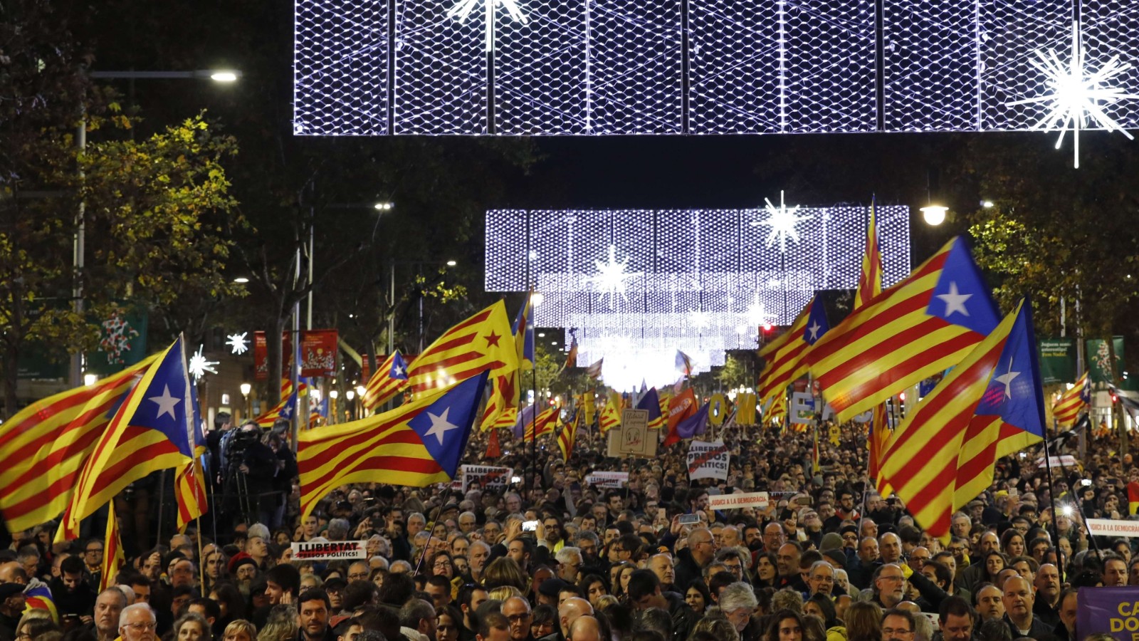 Rassemblement en faveur de l'indépendantisme Catalan à Barcelone, le 21 décembre 2018.
Auteurs  : Manu Fernandez/AP/SIPA
Numéro de reportage  : AP22284352_000086