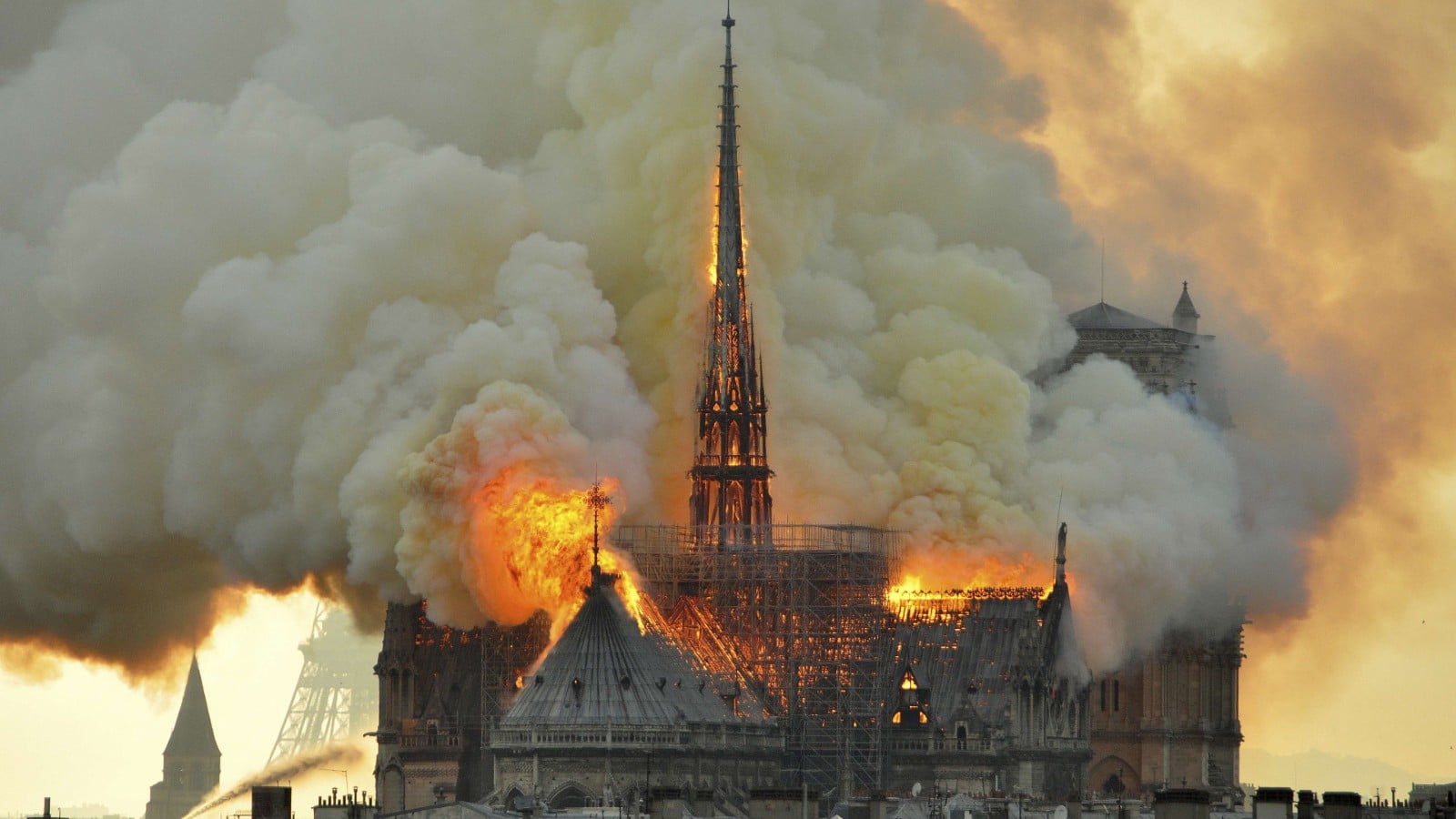 Notre-Dame de Paris le 16 avril 2019.
Auteurs  : Thierry Mallet/AP/SIPA
Numéro de reportage  : AP22325038_000205