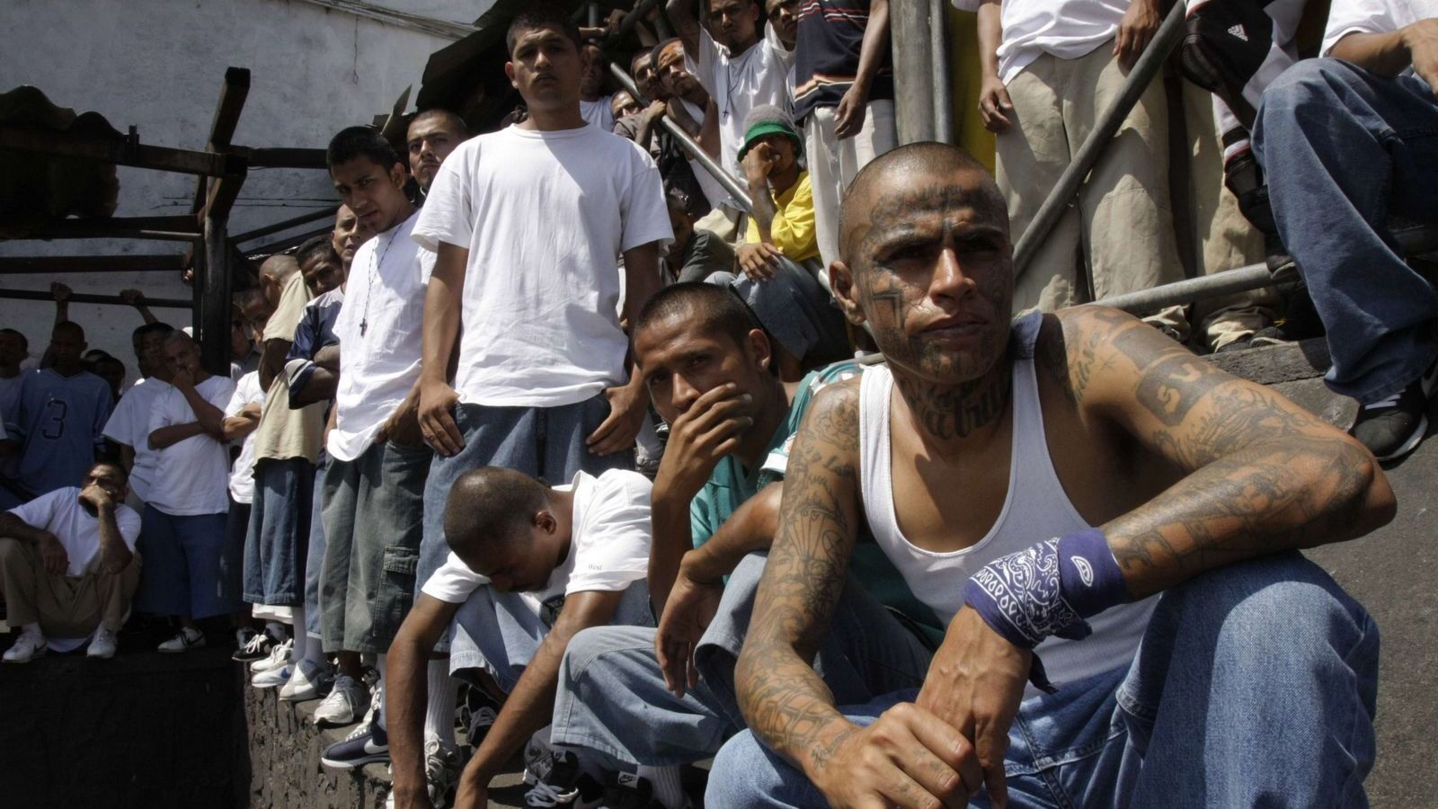 Membres de la mara Salvatrucha assistant à une messe depuis la prison de Ciudad Barrios, El Salvador, le 26 mars 2012.
Numéro de reportage  : AP21197495_000001
Auteurs  : Luis Romero/AP/SIPA