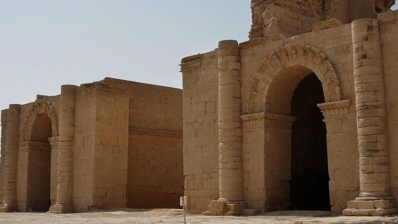Les deux temples de la ville irakienne d'Hatra,
Auteurs  : Antonio Castaneda/AP/SIPA,
Numéro de reportage  : AP21703095_000001.