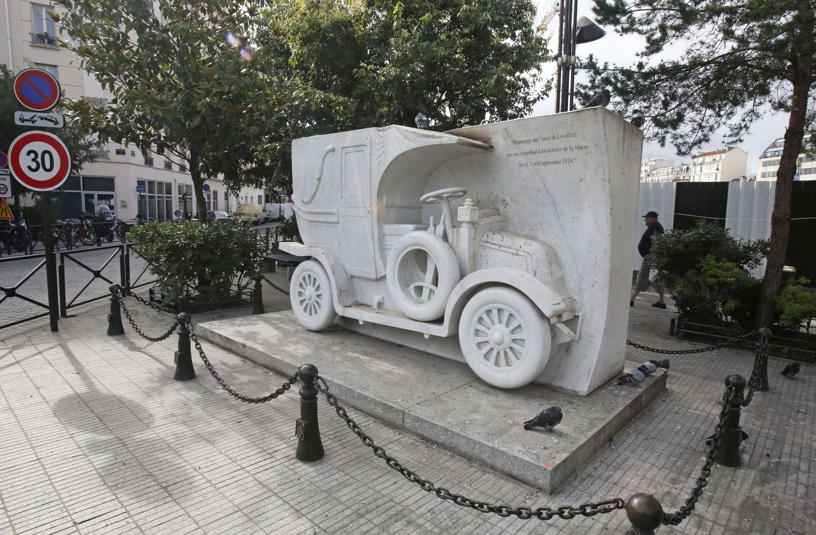 Mémorial du Taxi de la Marne à Levallois Perret,
Auteurs  : Remy de la Mauviniere/AP/SIPA,
Numéro de reportage  : AP21619421_000006.