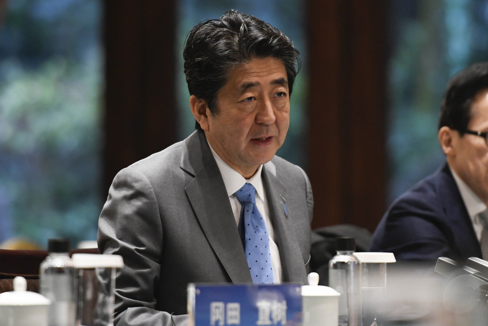 Shinzo Abe lors d'une réunion bilatérale avec le Premier ministre chinois Li Keqiang en Chine, le 25 décembre 2019,
Auteurs  : Wang Zhao/AP/SIPA,
Numéro de reportage  : AP22411667_000003.