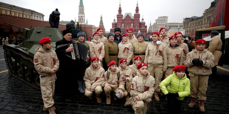 Que Pense Le Peuple Russe De Poutine Education au patriotisme dans la Russie de Vladimir Poutine | Conflits