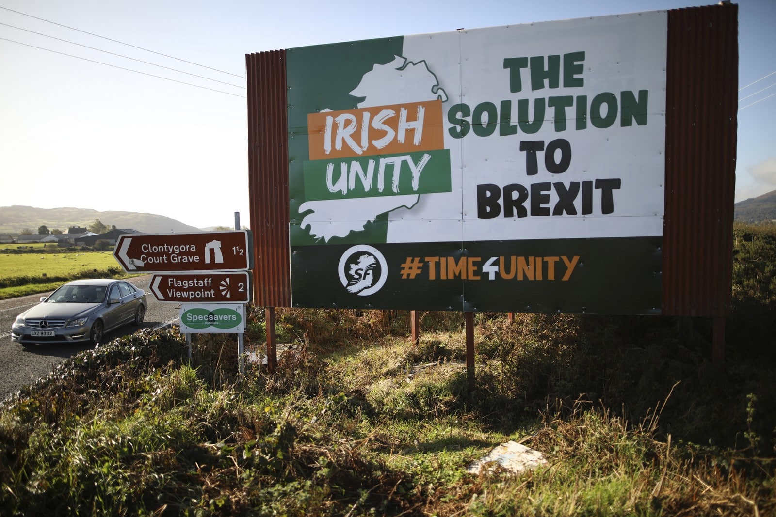 En octobre 2019, sur la route Belfast-Dublin, un panneau prône l'unité dans le cadre de la campagne du Brexit, Auteurs  : Peter Morrison/AP/SIPA,
Numéro de reportage  : AP22389655_000005.