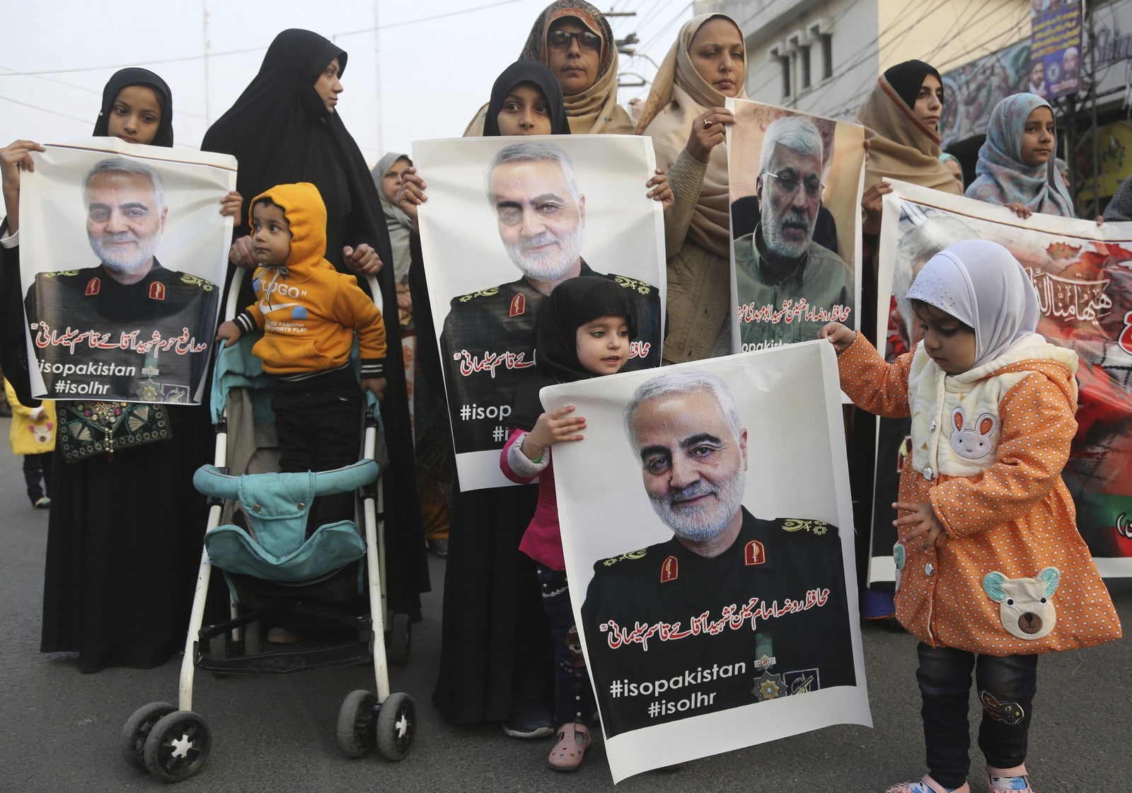 Des pakistanais manifestent après la mort de Soleimani, le 3 janvier 2020 ; quand l’assassinat d'un pilier du régime iranien embrase le monde chiite,
Auteurs  : K.M. Chaudary/AP/SIPA,
Numéro de reportage  : AP22414299_000017.