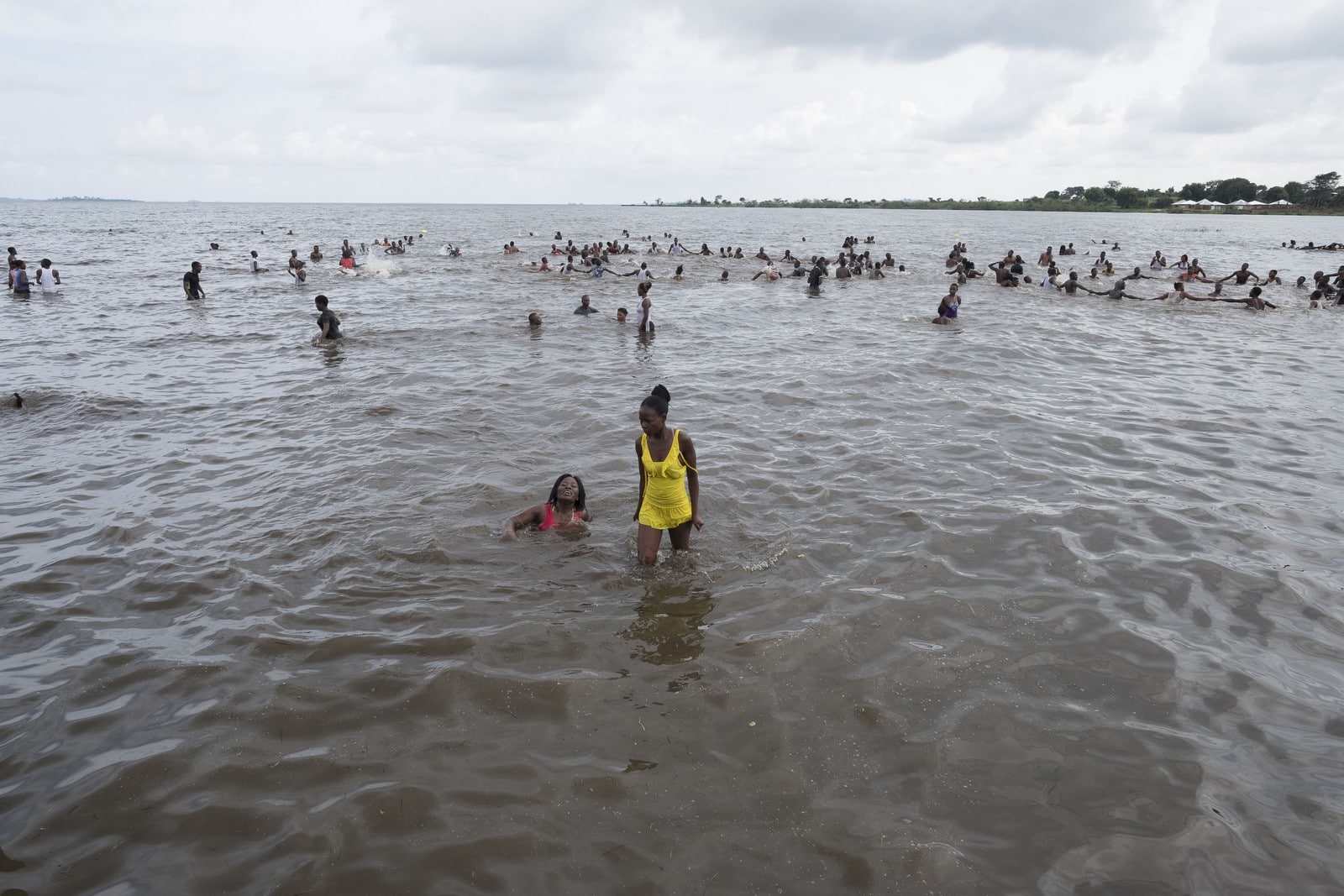 Plage sur le lac Victoria en Ouganda, 
Auteurs  : Robin LETELLIER/SIPA,
Numéro de reportage  : 00887719_000005.