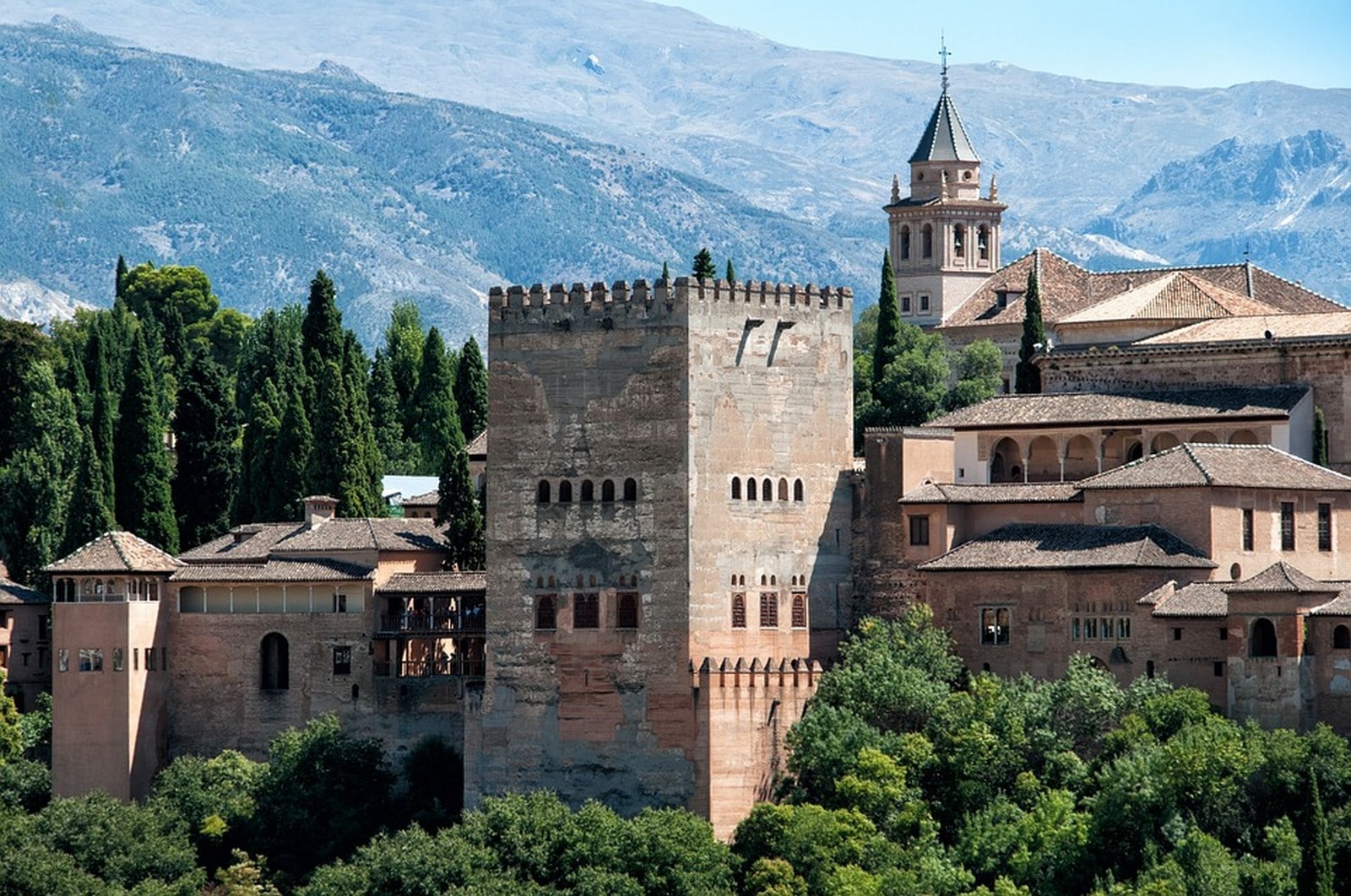 L'Alhambra de Grenade, dernière possession musulmane dont la reconquête, en 1492, signe la fin de la Reconquista, (c) Pixabay.