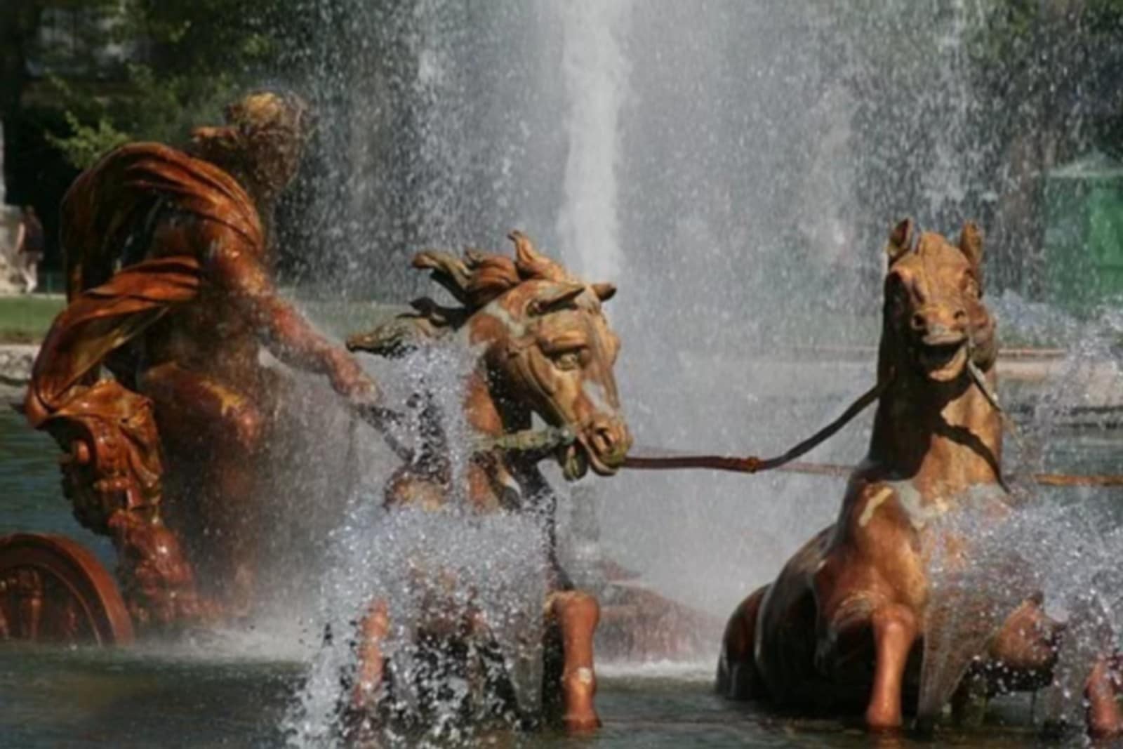 Bassin d’Apollon au château de Versailles, lieu qui renferme le célèbre Galerie des Batailles, (c) Pixabay.