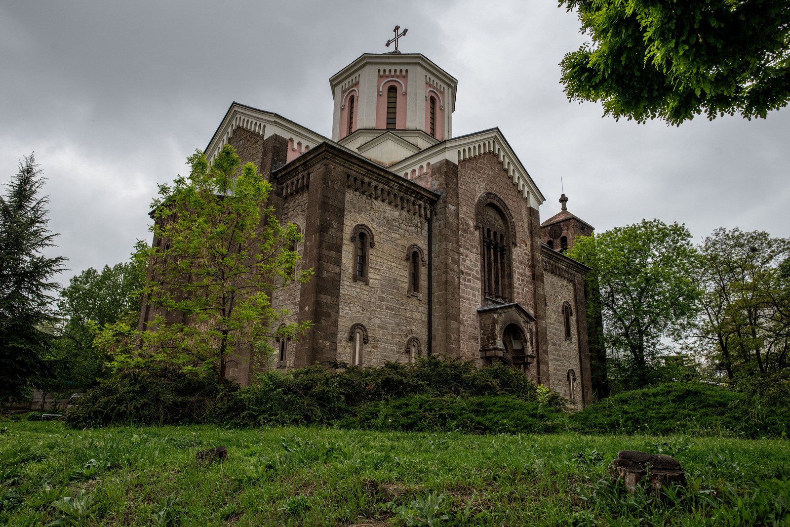 Eglise orthodoxe à  Kosovska Mitrovica au nord du Kosovo, cœur historique et spirituel de la Serbie,
Auteurs  : Olivier Coret/SIPA,
Numéro de reportage  : 00911885_000084.
