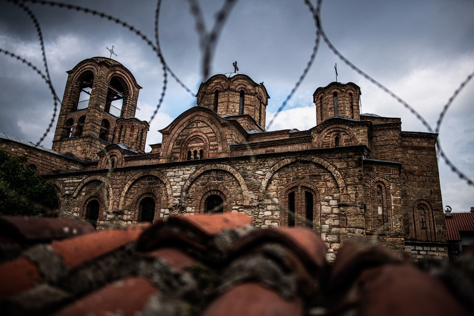 Eglise de la vierge de Levisa à Prizren, endommagée en mars 2004 par des musulmans albanais,
Auteurs  : Olivier Coret/SIPA,
Numéro de reportage  : 00911885_000059.