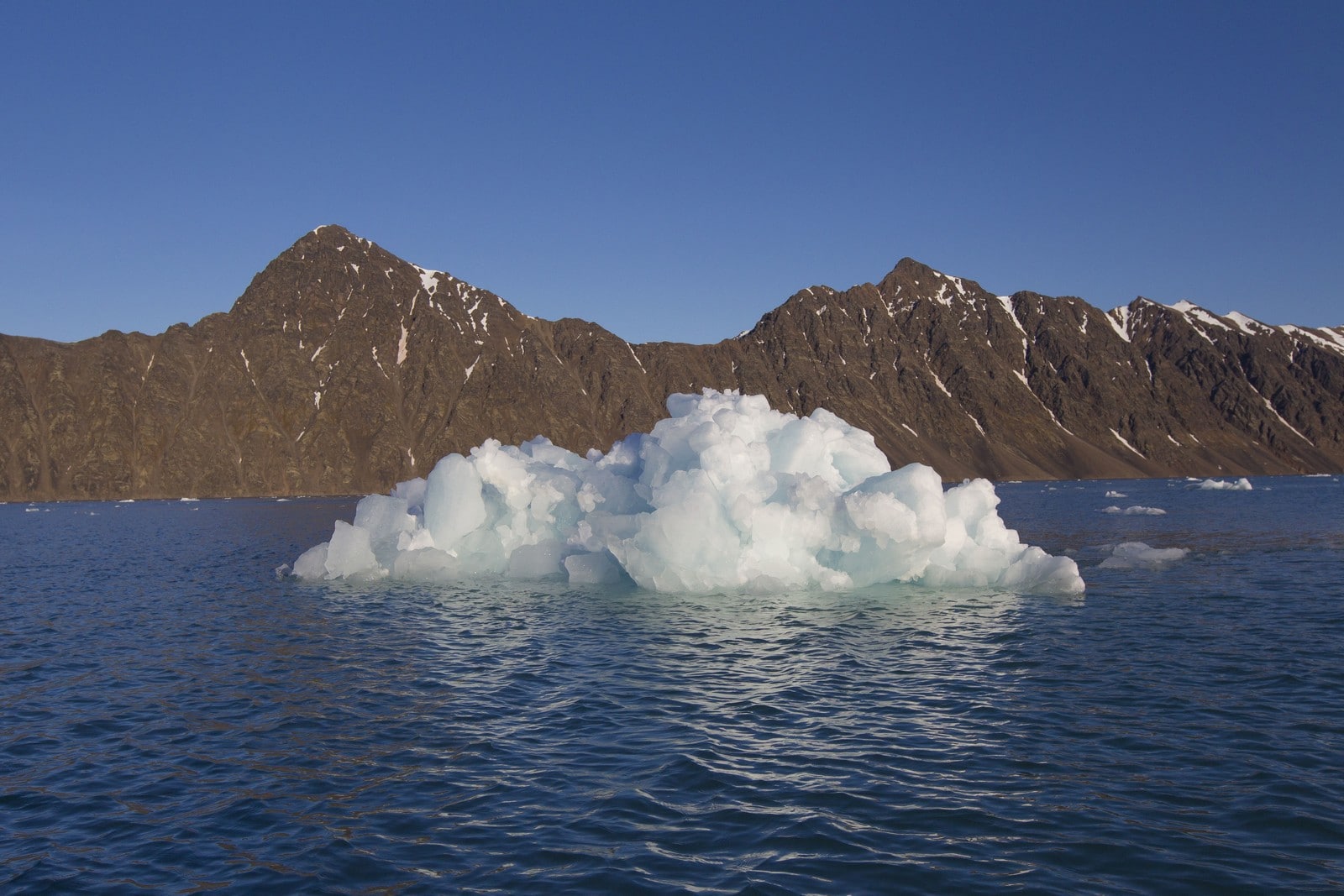 La fonte des glaces en Norvège,
Auteurs  : ARDEA/MARY EVANS/SIPA,
Numéro de reportage  : 51332214_000003.