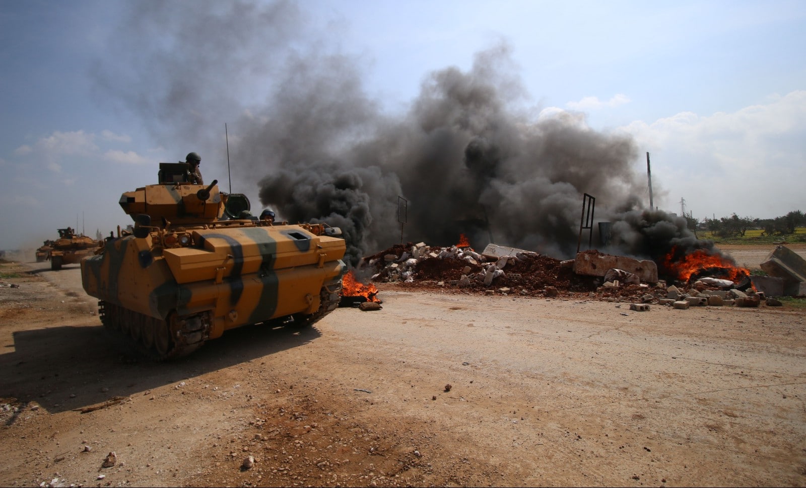 Opposition au régime de Bachar Al Assad brûlant des pneus suite au blocage de l'autoroute M4 le 5 mars 2020.
© ASAAD AL ASAAD/ SIPA