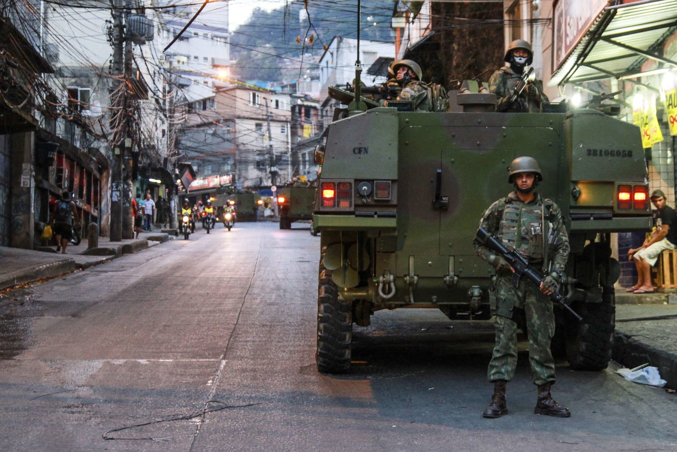 Intervention de l'armée brésilienne dans les favelas de Rio en 2017 © Bruno Itan/AGIF/SIPA Numéro de reportage  : 00824246_000027