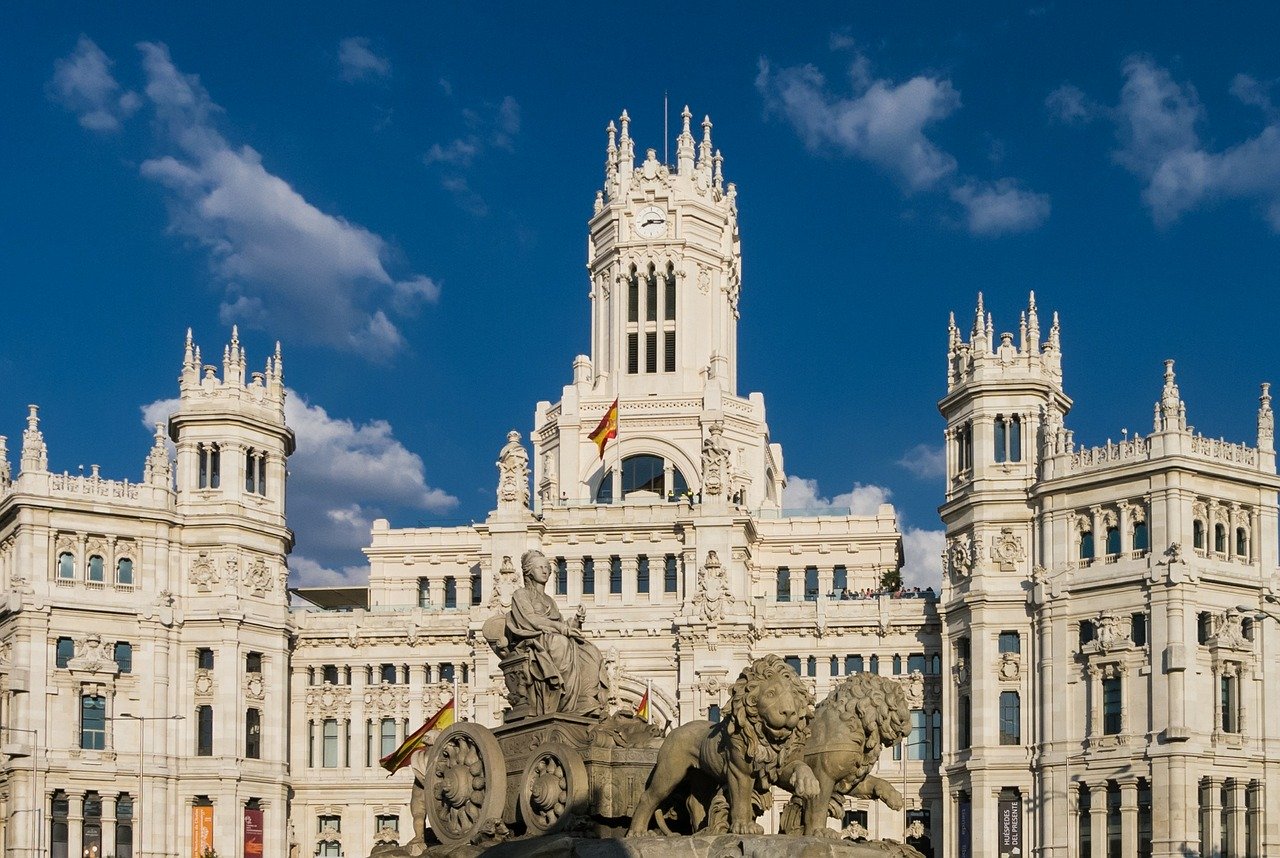 Le Palais de Cybèle, en plein cœur de Madrid (c) Pixabay.