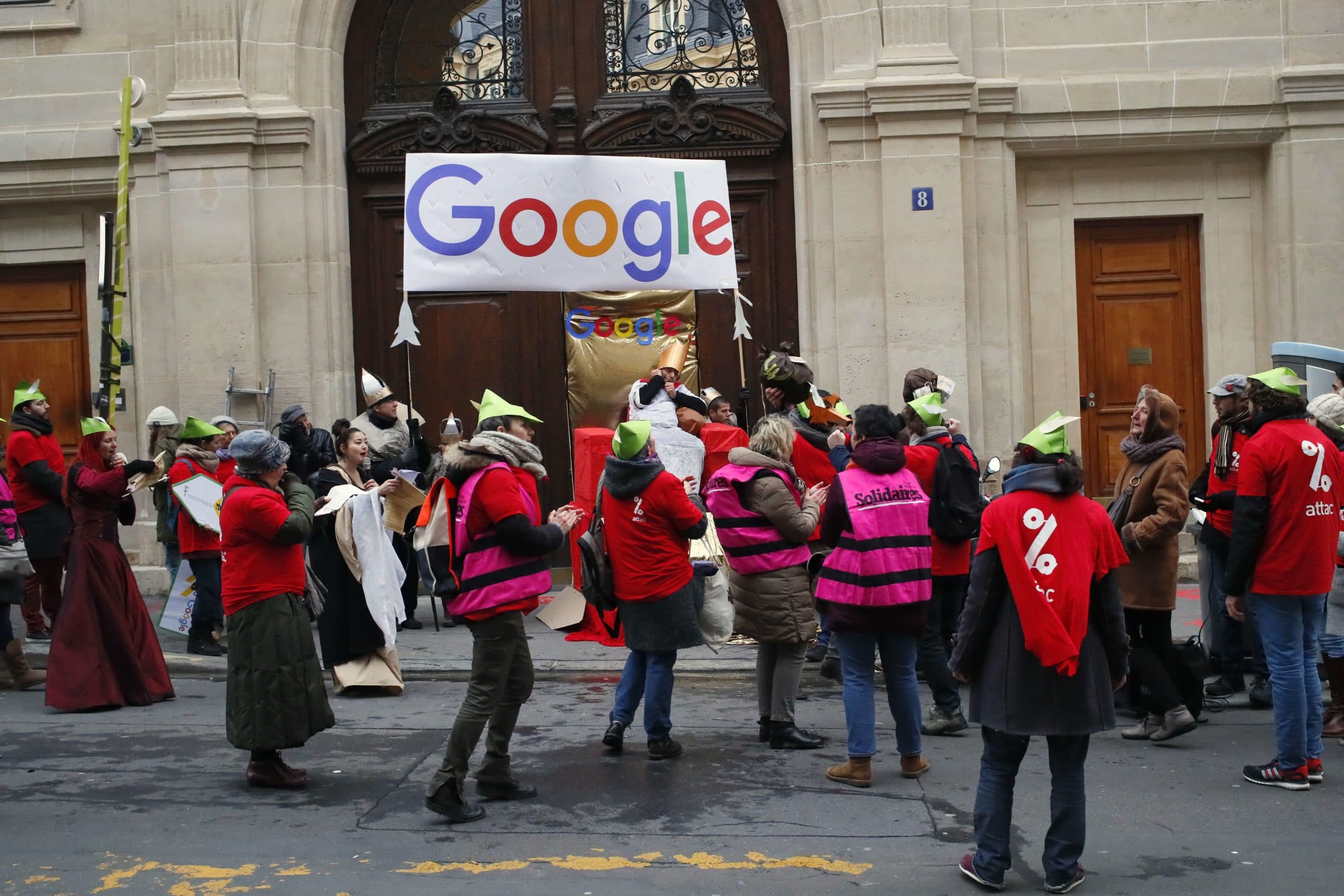 Activistes manifestant contre la mondialisation au siège de Google à Paris, le 31 janvier 2019. Photo : Francois Mori/AP/SIPA AP22297102_000001