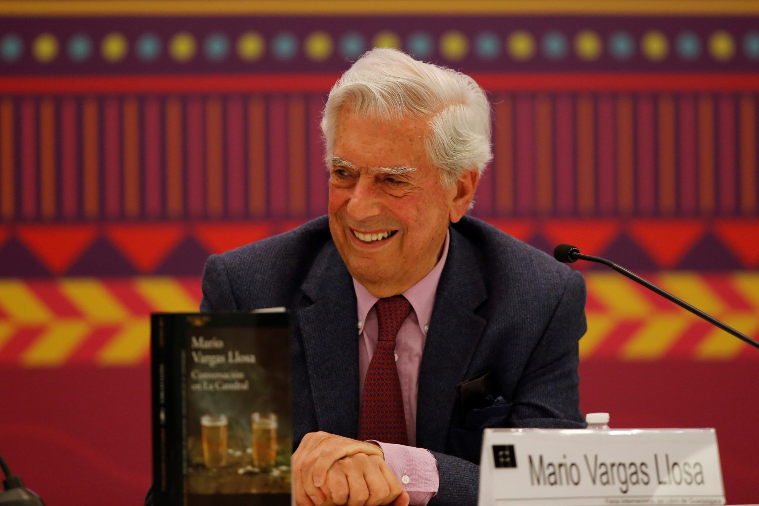 Le lauréat du prix Nobel péruvien Mario Vargas Llosa participe à la commémoration du 50e anniversaire de son roman Conversation in the Cathedral, à la Foire internationale du livre de Guadalajara, Mexique, 30 novembre 2019. © EFE/ Francisco Guasco//EFE_20191201-637107680309635930/1912010351/Credit:Francisco Guasco/EFE/SIPA/1912010754