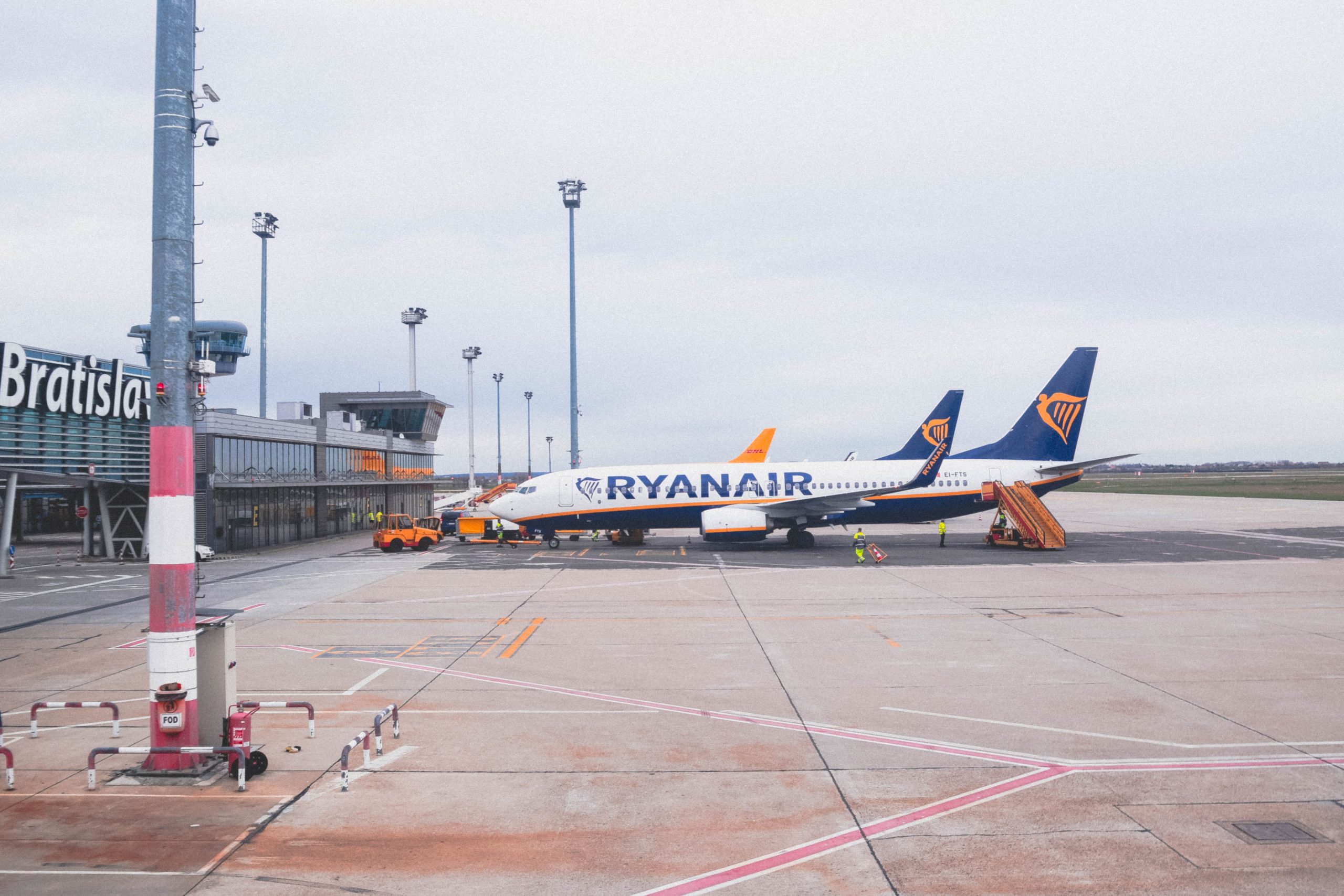 Des avions de la compagnie Ryanair à Bratislavia, en Slovaquie. Photo : unsplash