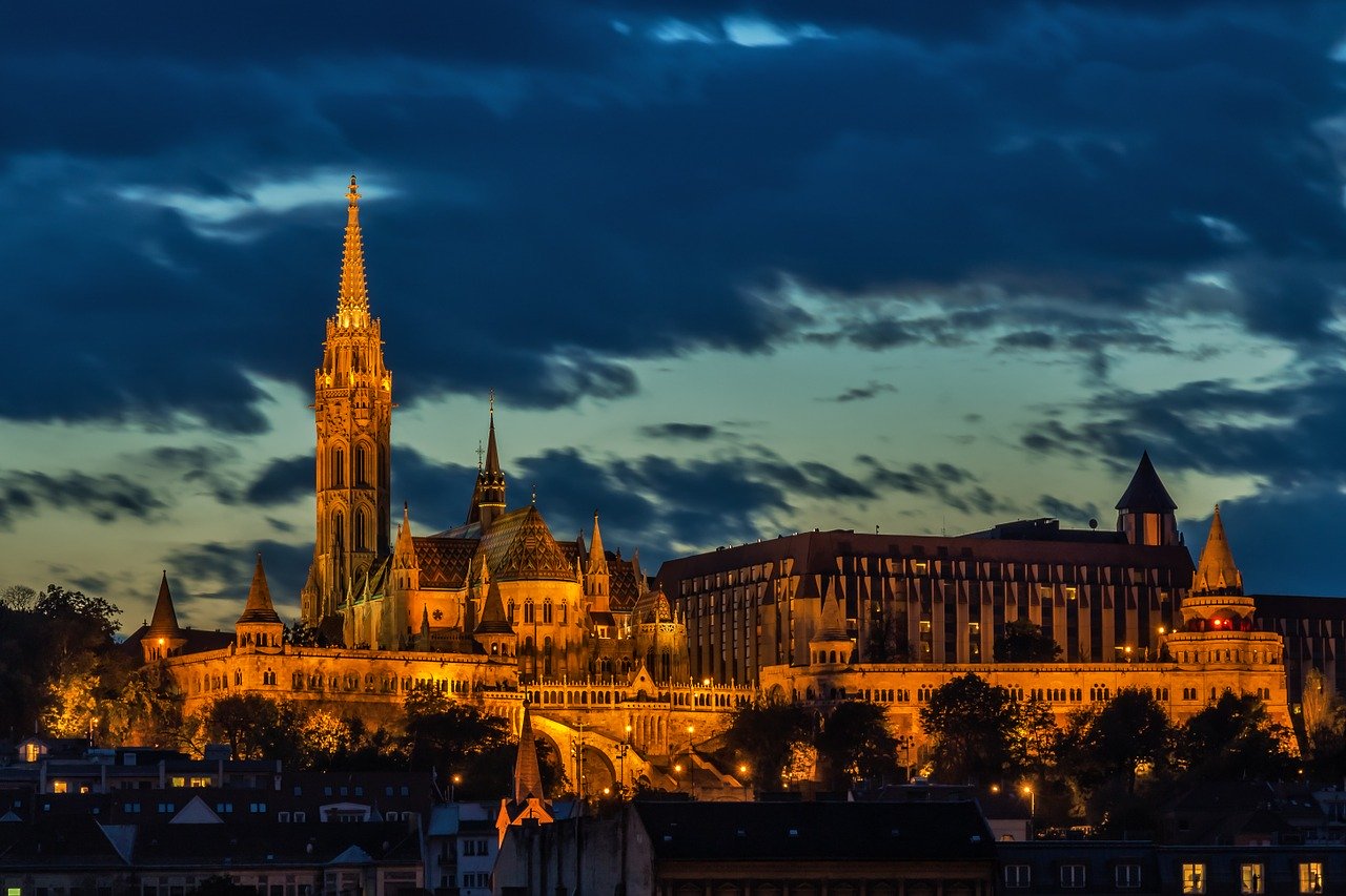 Budapest, capitale de la Hongrie, vue de nuit © Pixabay