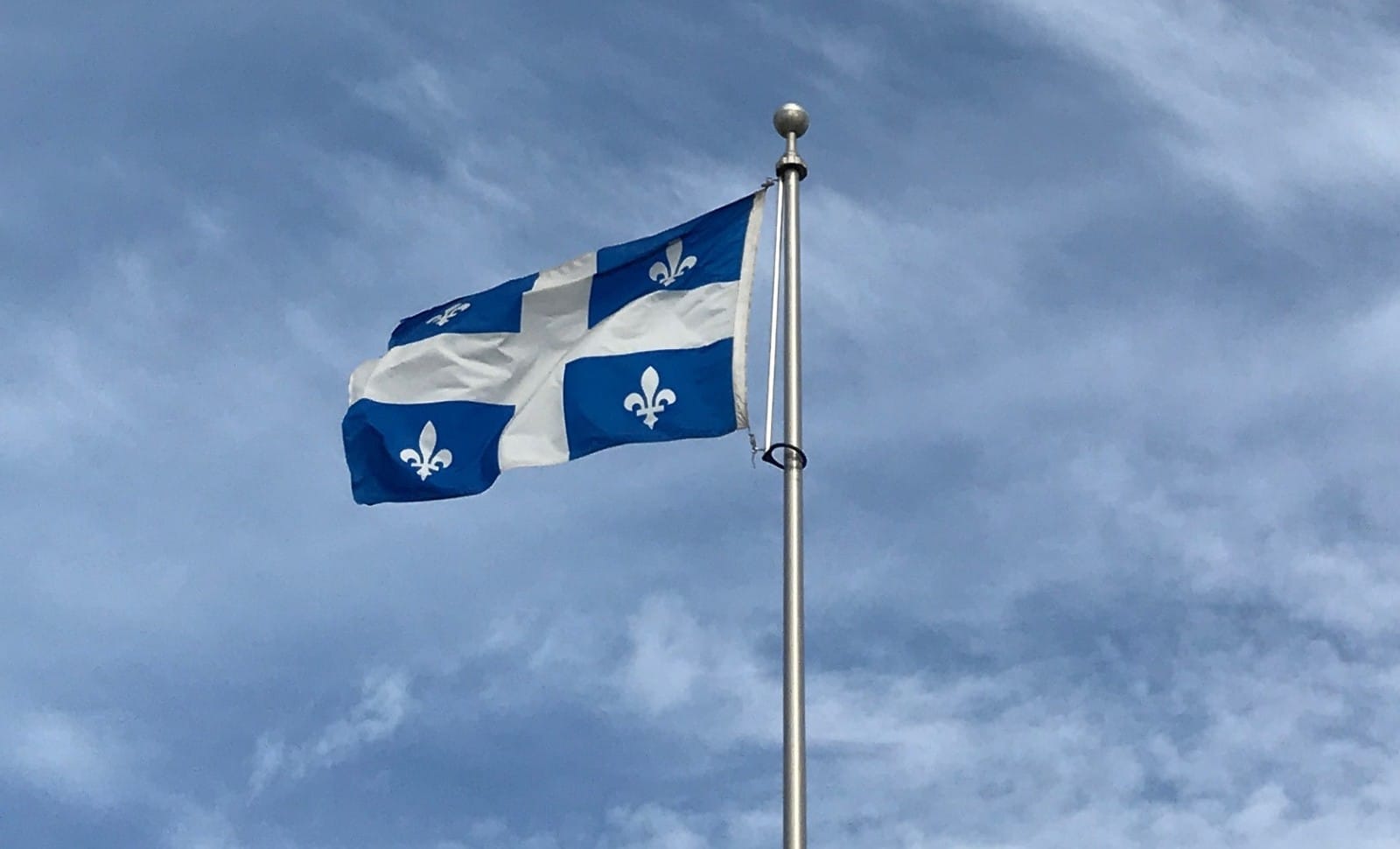 Drapeau québécois © Unsplash