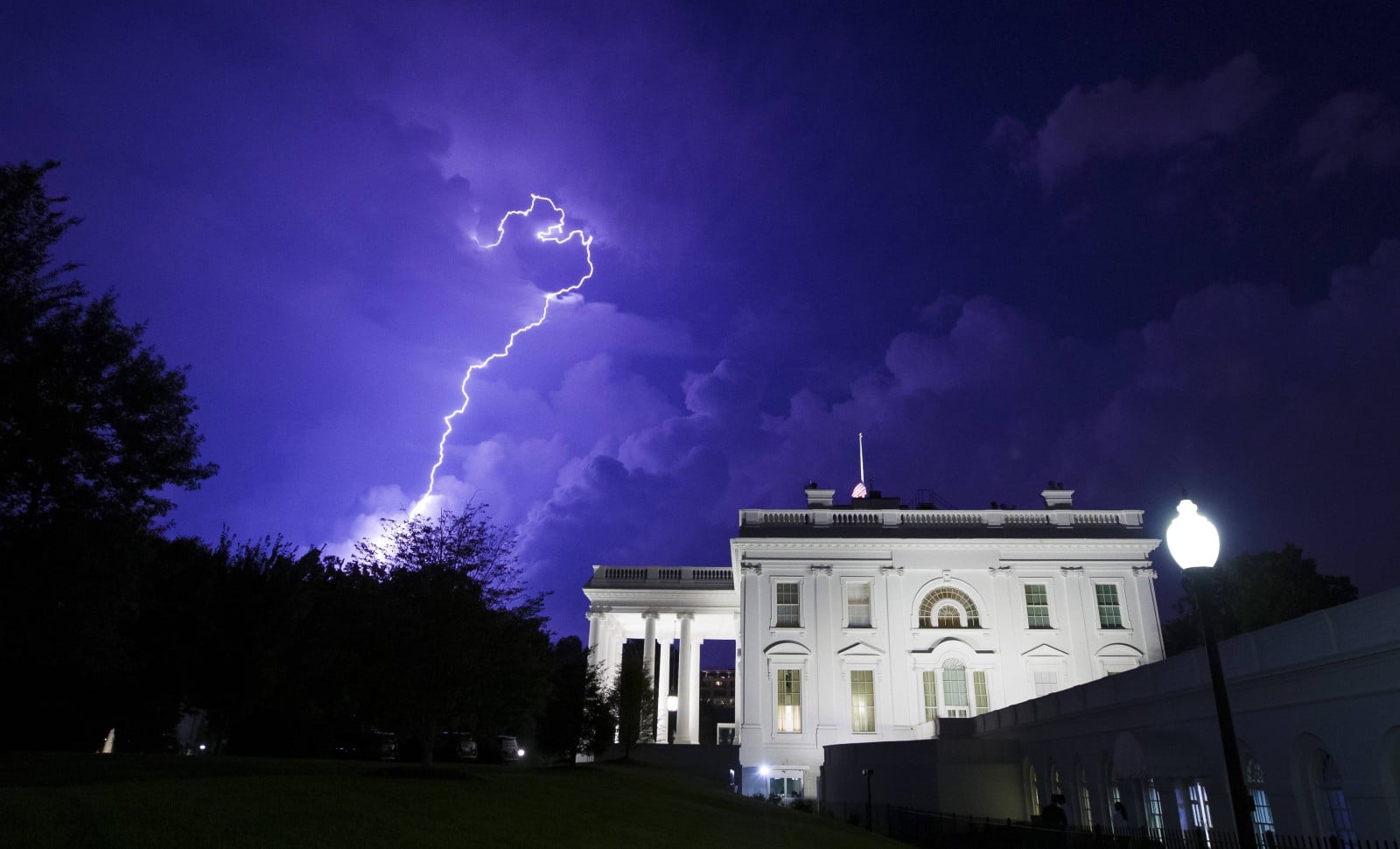 La Maison Blanche, un soir d'orage © Alex Brandon/AP/SIPA AP22364947_000001