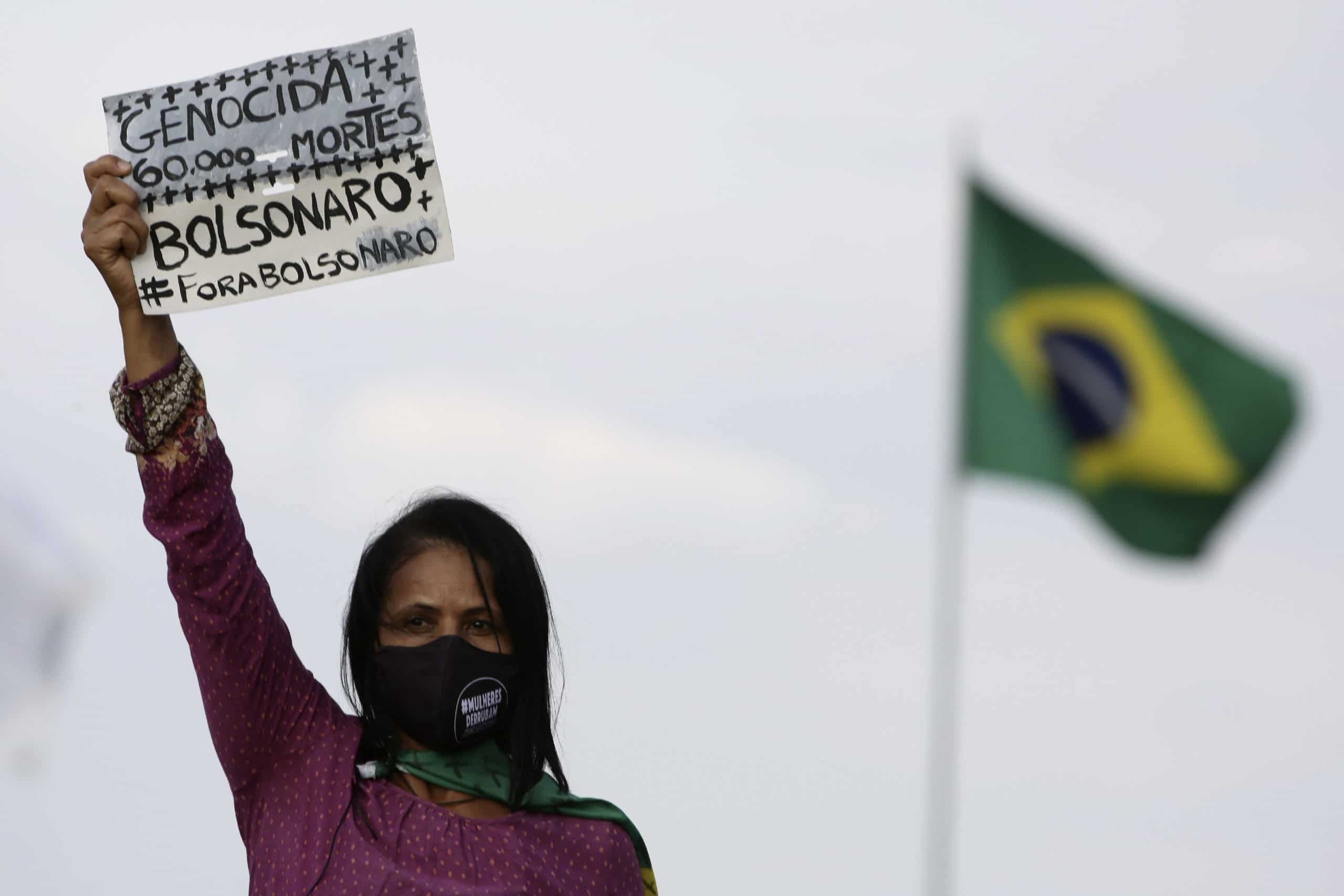 "Génocide de 60 000 morts, Bolsonaro dehors", manifestation contre l'ingérence gouvernementale face au coronavirus. (c) Eraldo Peres/AP/SIPA AP22469501_000027