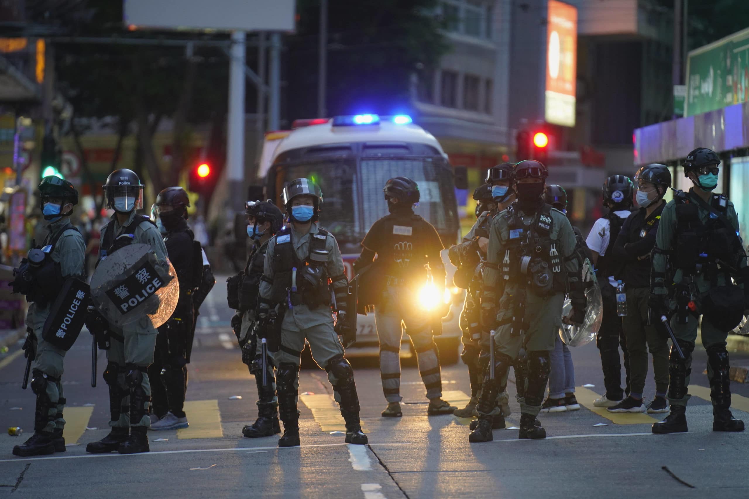 Policiers chinois à Hong  Kong en juillet 2020 (c) Vincent Yu/AP/SIPA;