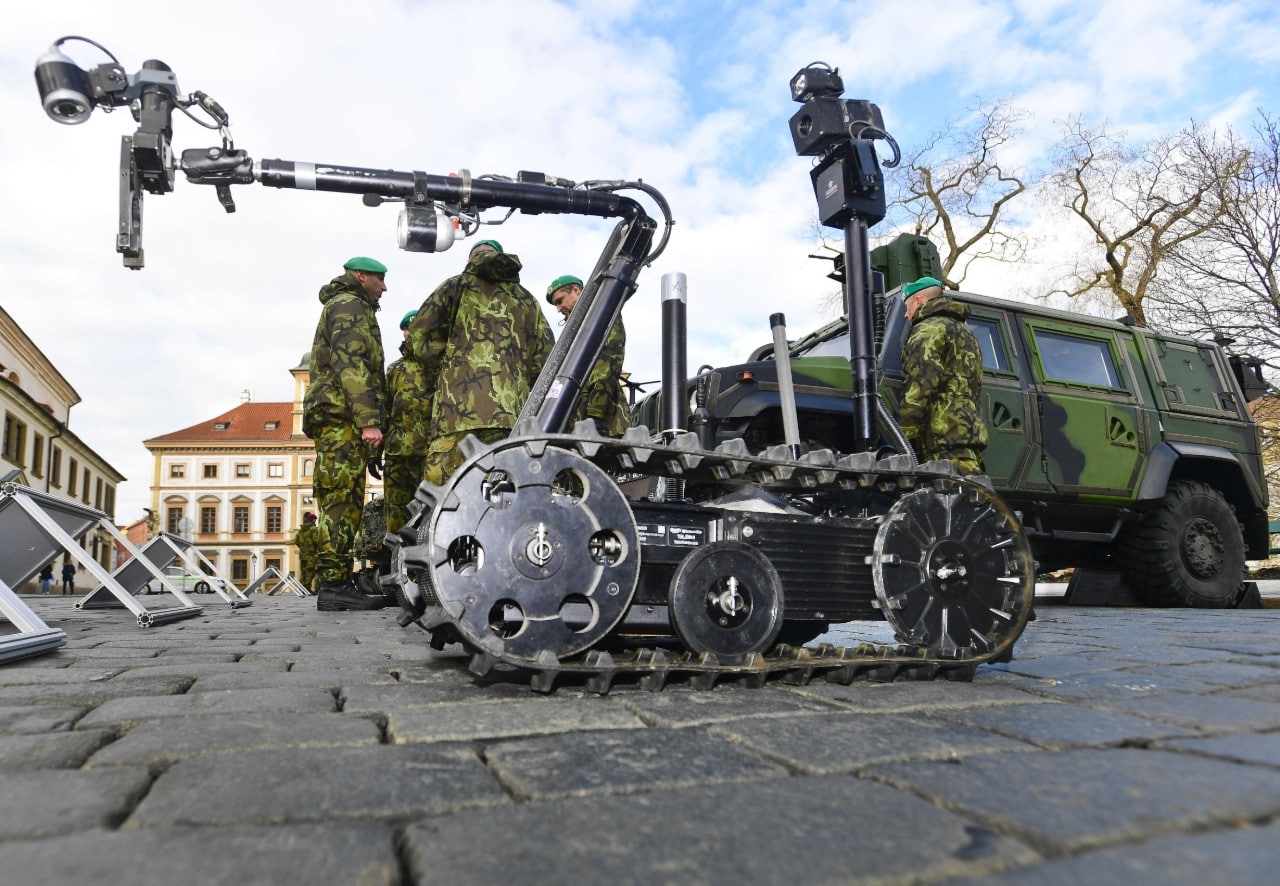 Le robot Talon de l'armée tchèque, présenté en 2019 (c)  Roman Vondrous (CTK via AP Images)/P201903120390201/19071496195209