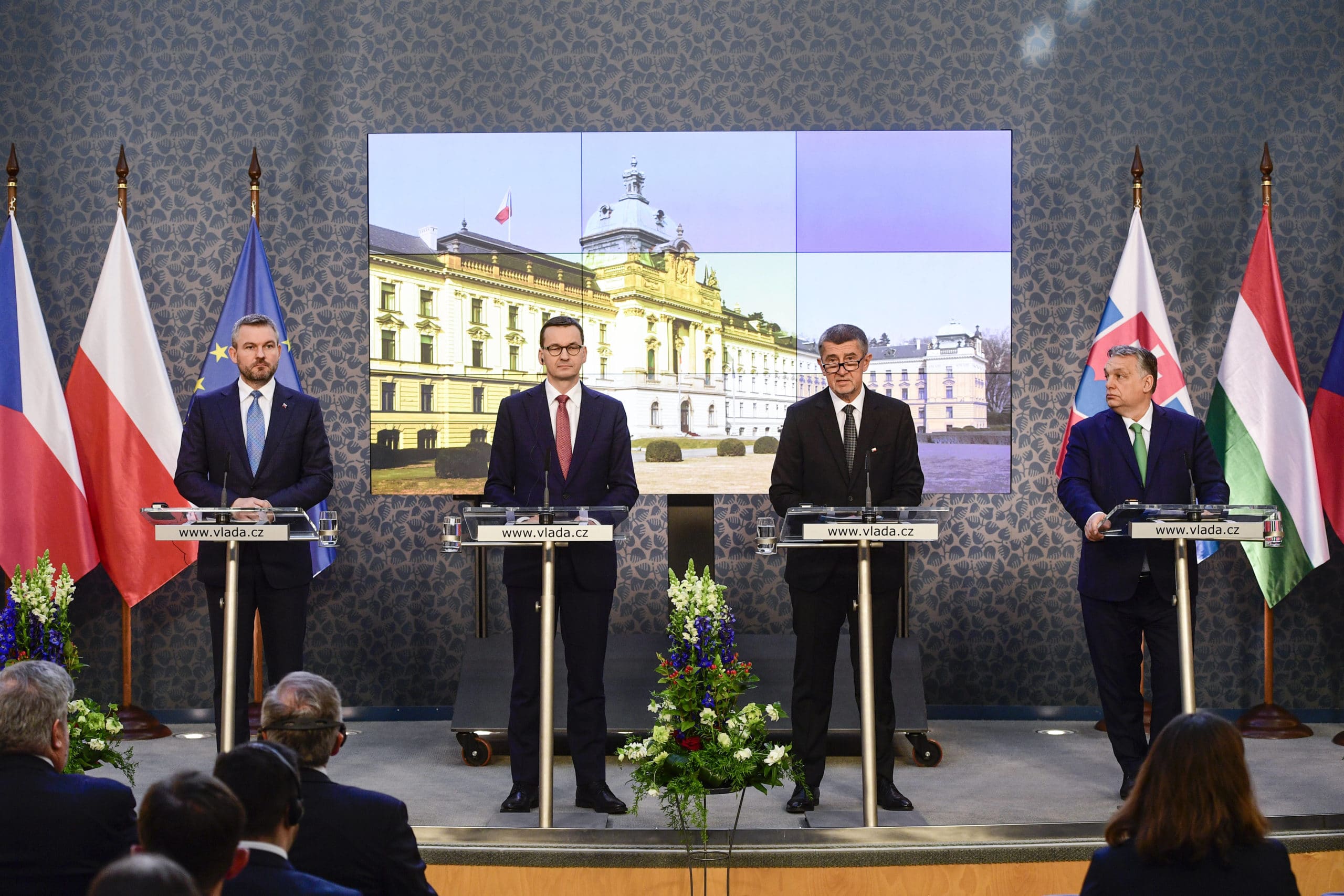 Le Premier ministre slovaque Peter Pellegrini, son homologue polonais Mateusz Morawiecki, le président du gouvernement tchèque Andrej Babis et le Premier ministre de Hongrie Viktor Orban lors d'une conférence de presse après le sommet du V4 le 4 mars 2020 (c) Sipa AP22434777_000005