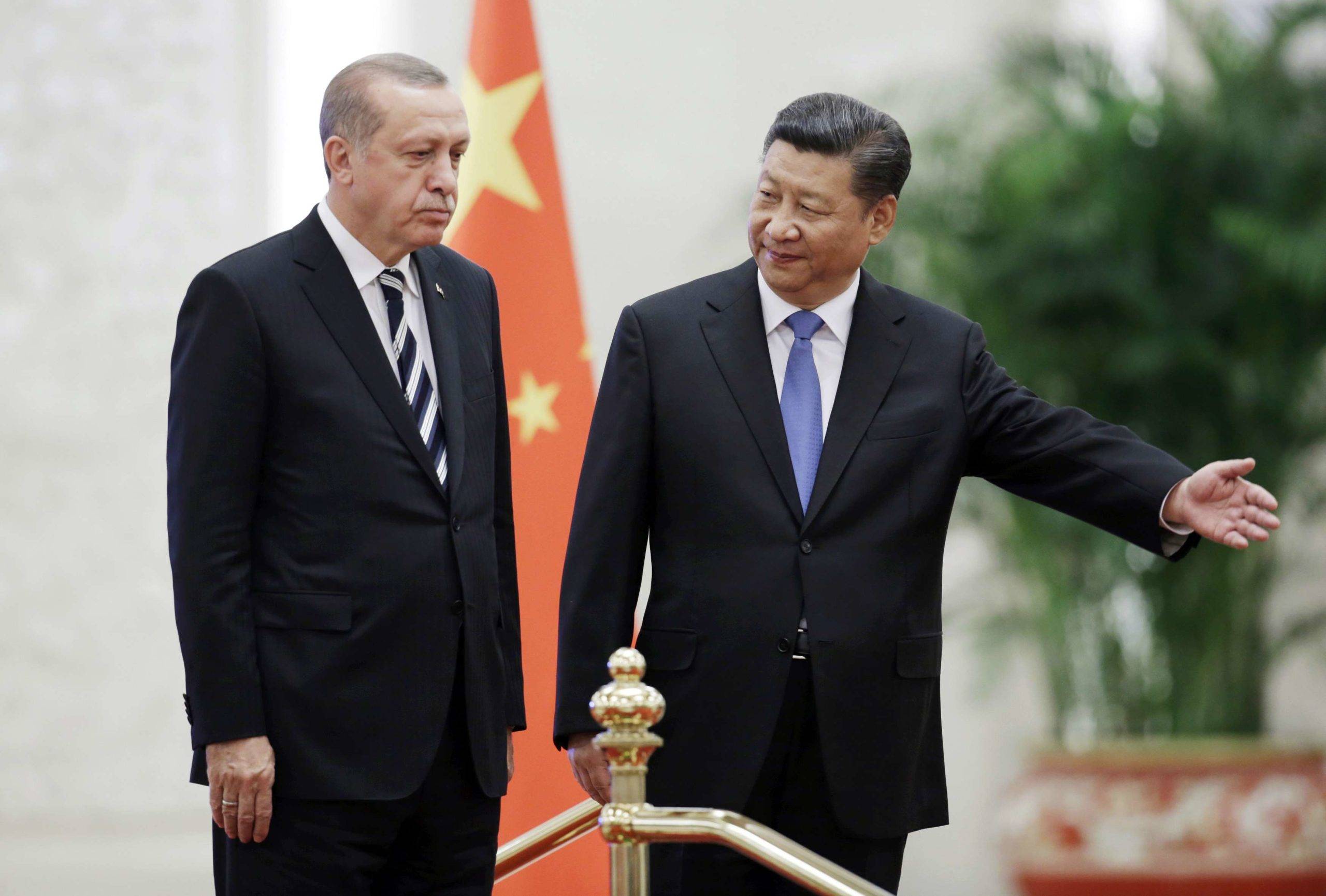 Le président chinois Xi Jinping, à droite, accueille le président turc Recep Tayyip Erdogan, à la veille du Forum de la ceinture et de la route à Pékin en 2017 (c) Sipa AP22052476_000003