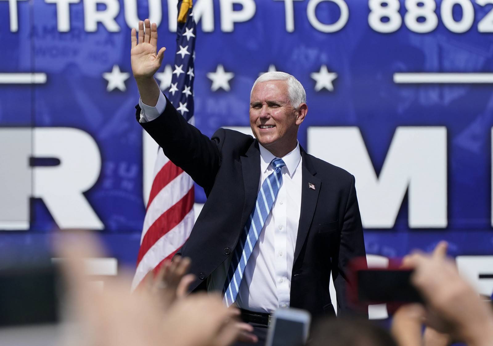 Le vice-président Mike Pence lors d'un rassemblement électoral au Monument commémoratif cubain, le jeudi 15 octobre 2020, à Miami,
Auteurs  : Lynne Sladky/AP/SIPA,
Numéro de reportage  : AP22503174_000012.