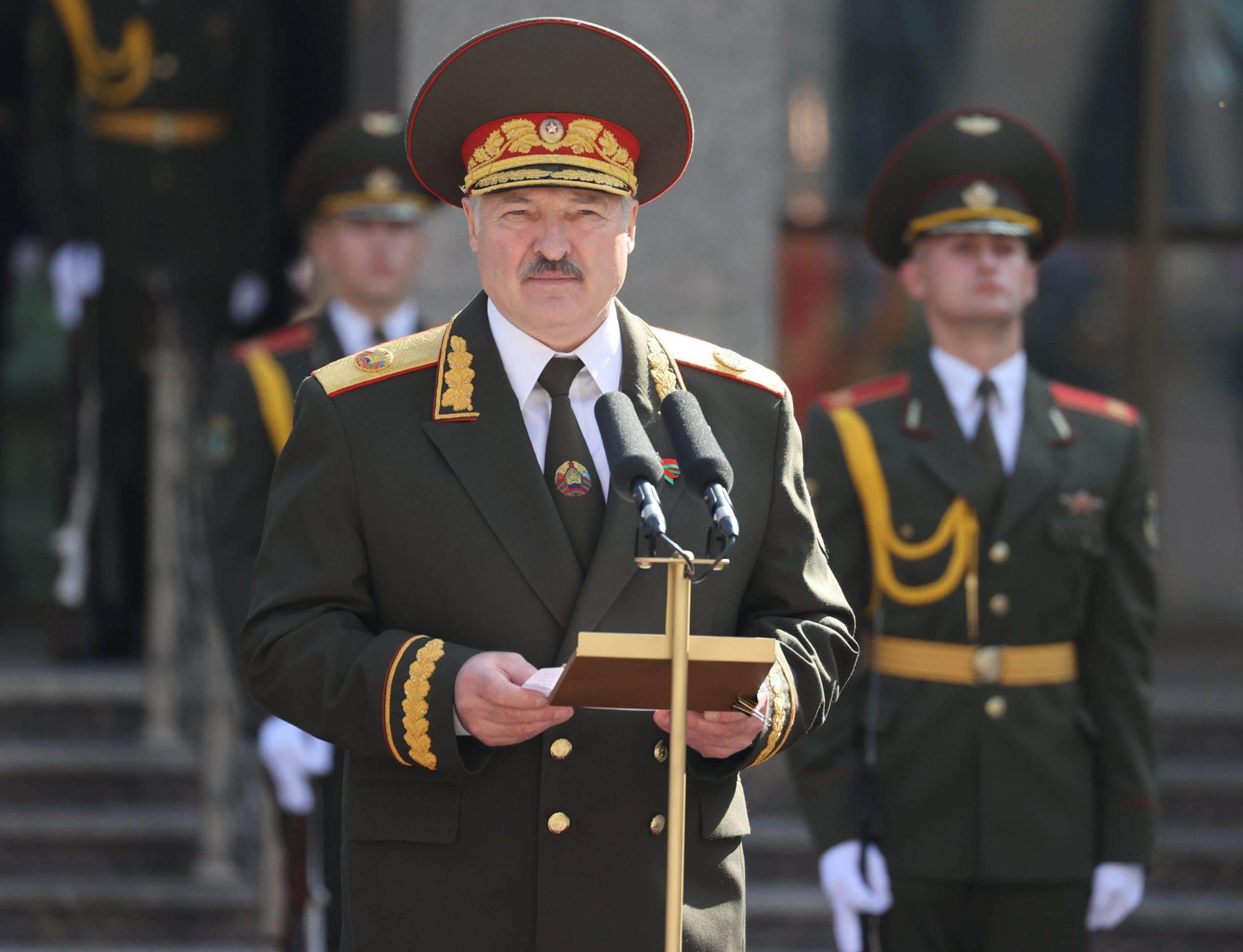 Le président biélorusse Alexandre Loukachenko en uniforme militaire assiste à la cérémonie de prestation de serment des représentants de diverses branches du service militaire biélorusse (c) Sipa 00982732_000007