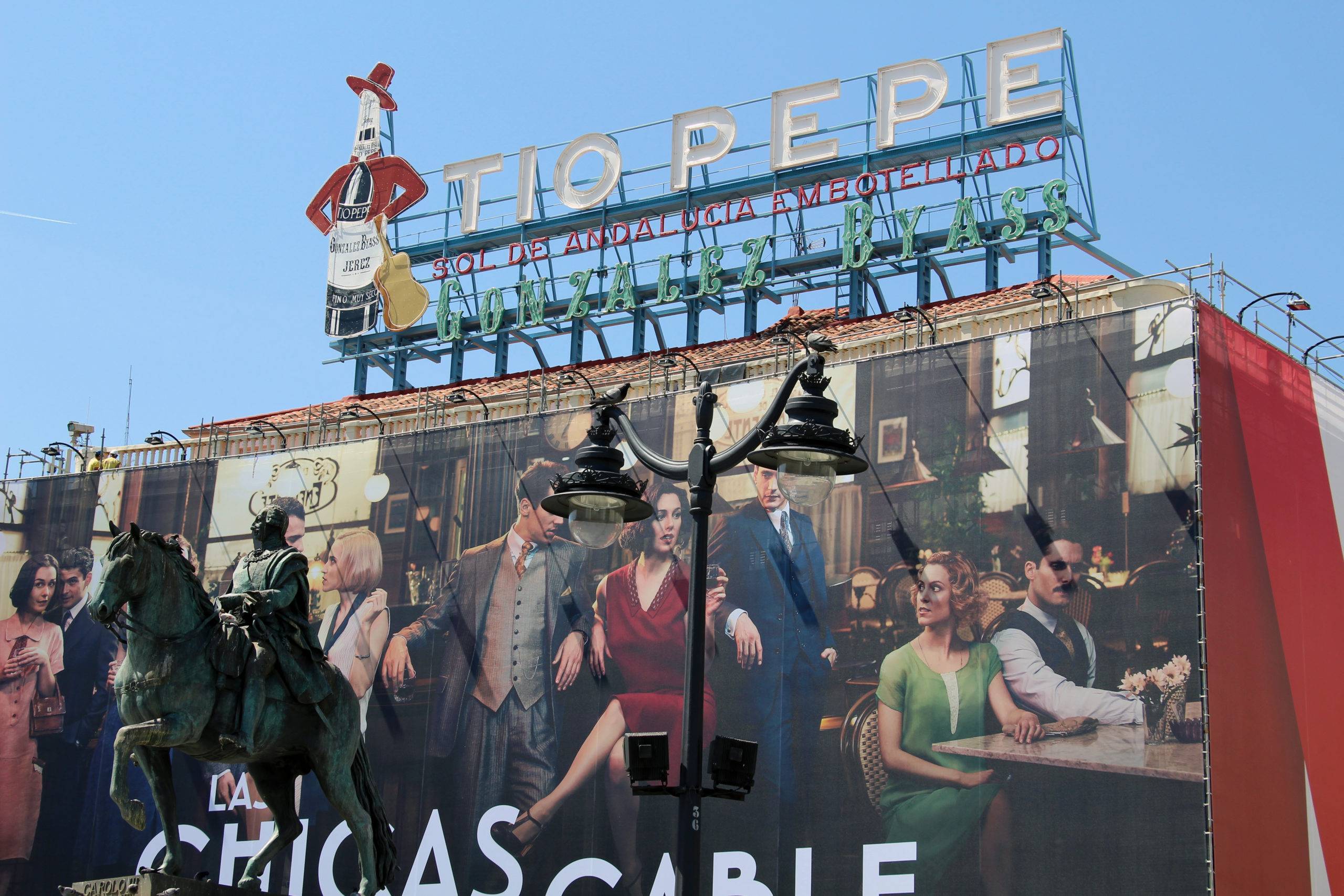 Affiche promotionnelle de la série Las chicas del cable dans les rues de Madrid (c) Wikipedia