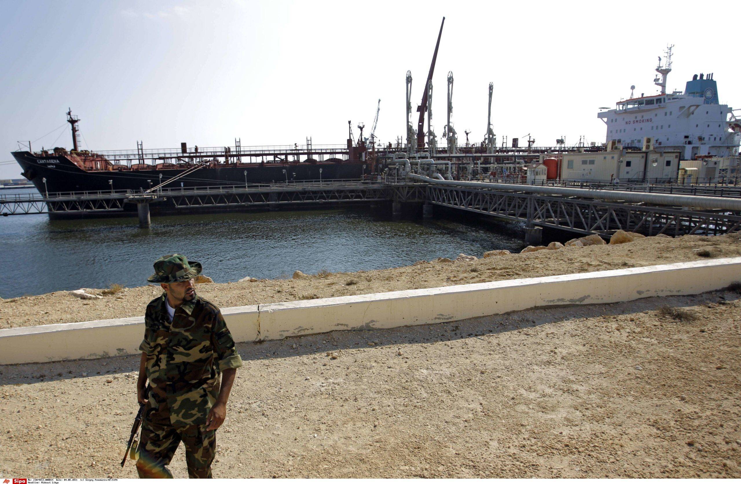 Le pétrolier Cartagena dans le port maritime de la ville de Benghazi (c) Sipa AP21074813_000014