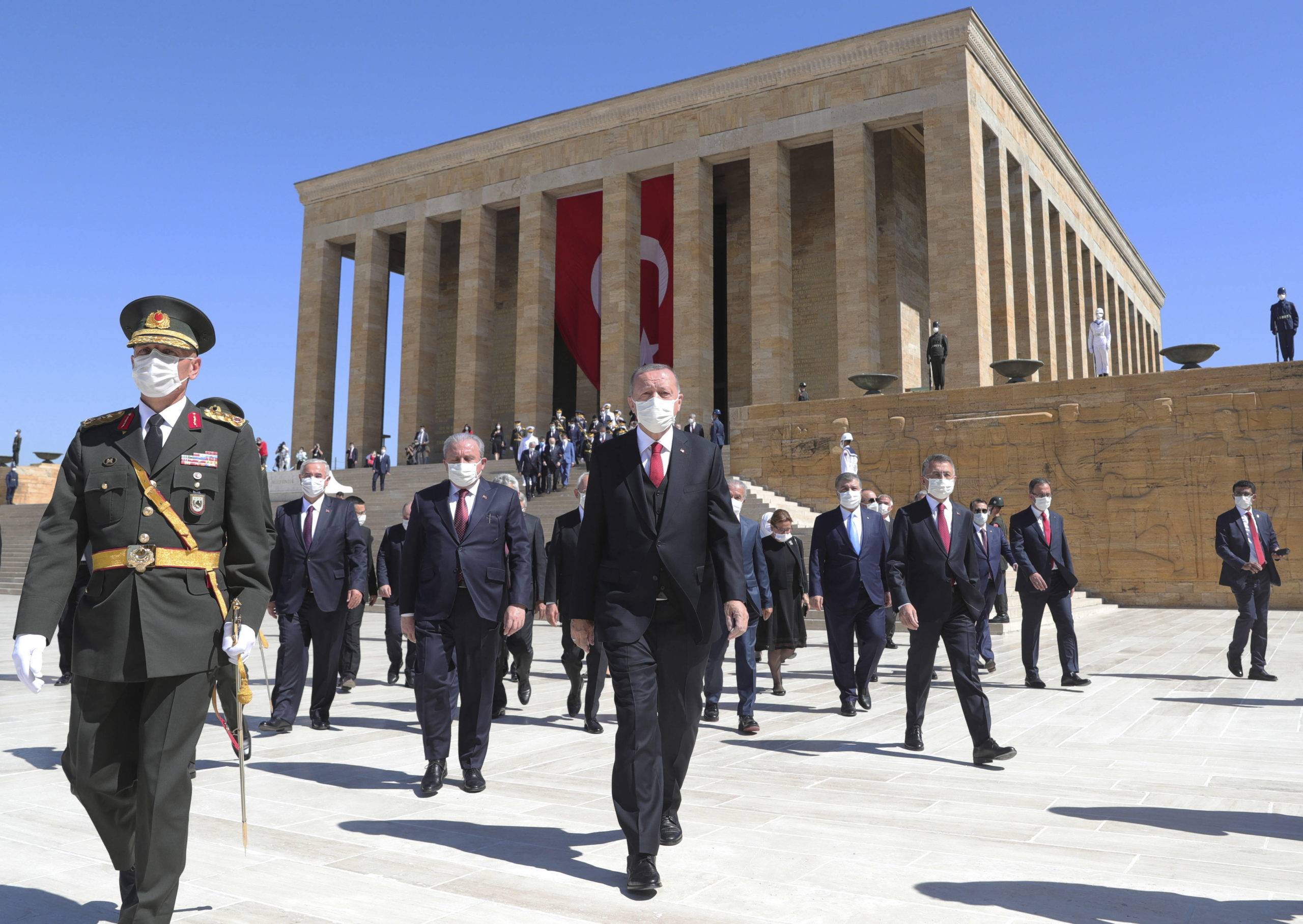 Le président turc Recep Erdogan visite le mausolée de Mustafa Kemal Ataturk, fondateur de la Turquie moderne le 30 août 2020 à Ankara (c) Sipa AP22487967_000005