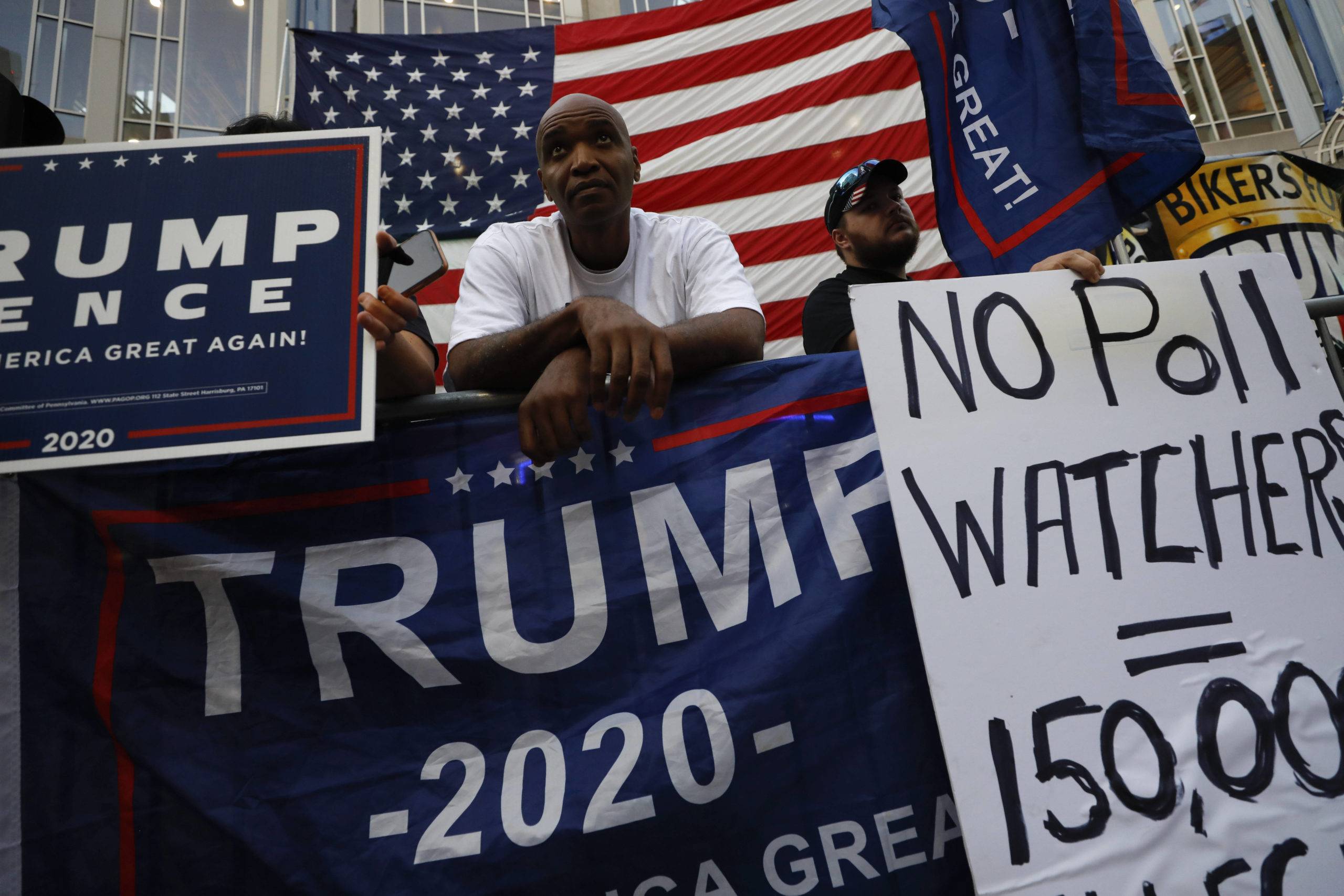 Les partisans du président Donald Trump protestent à Philadelphie en Pennsylvanie, le dimanche 8 novembre 2020, quelques jours après les élections des grands électeurs (c) Sipa AP22511951_000003