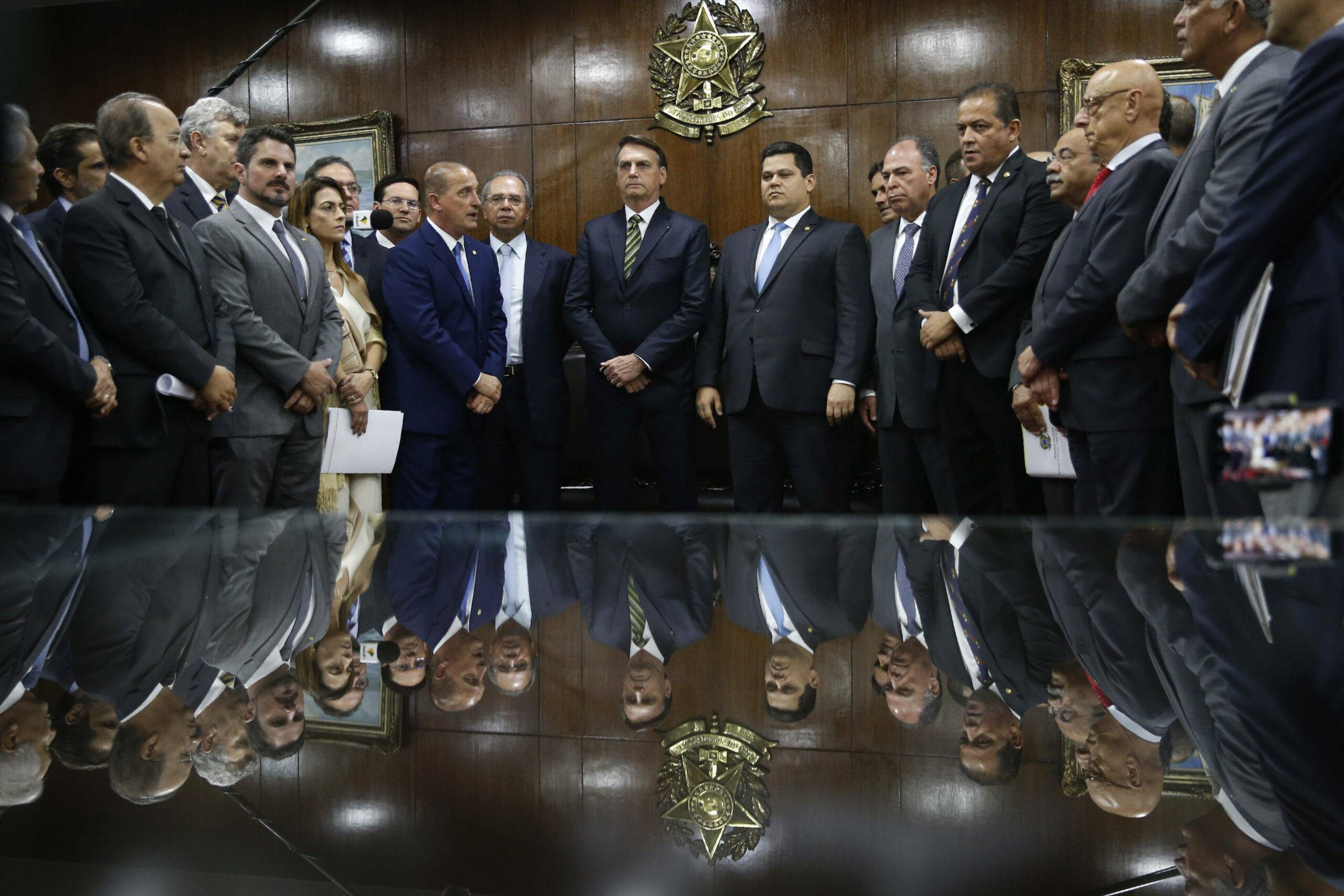 Le président brésilien Jair Bolsonaro assiste à la présentation des propositions de réforme économique de son gouvernement aux législateurs au siège du Congrès national à Brasilia (c) Sipa AP22395855_000001