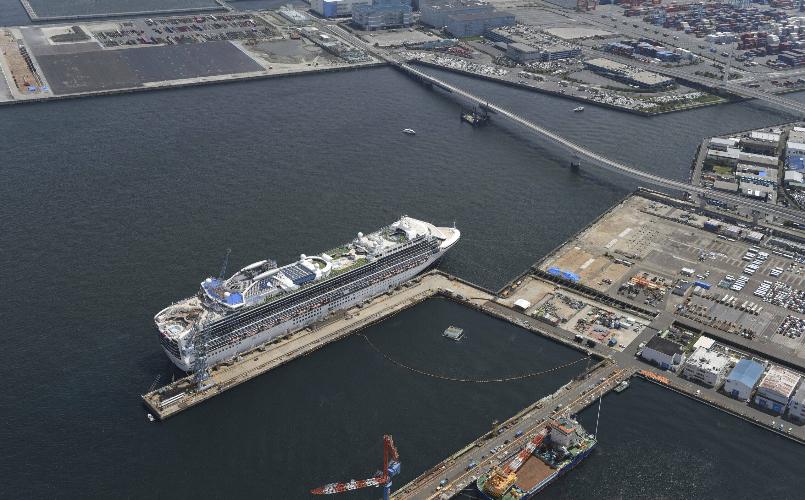 Le navire de croisière Diamond Princess au port de Yokohama (c) Sipa AP22452392_000137