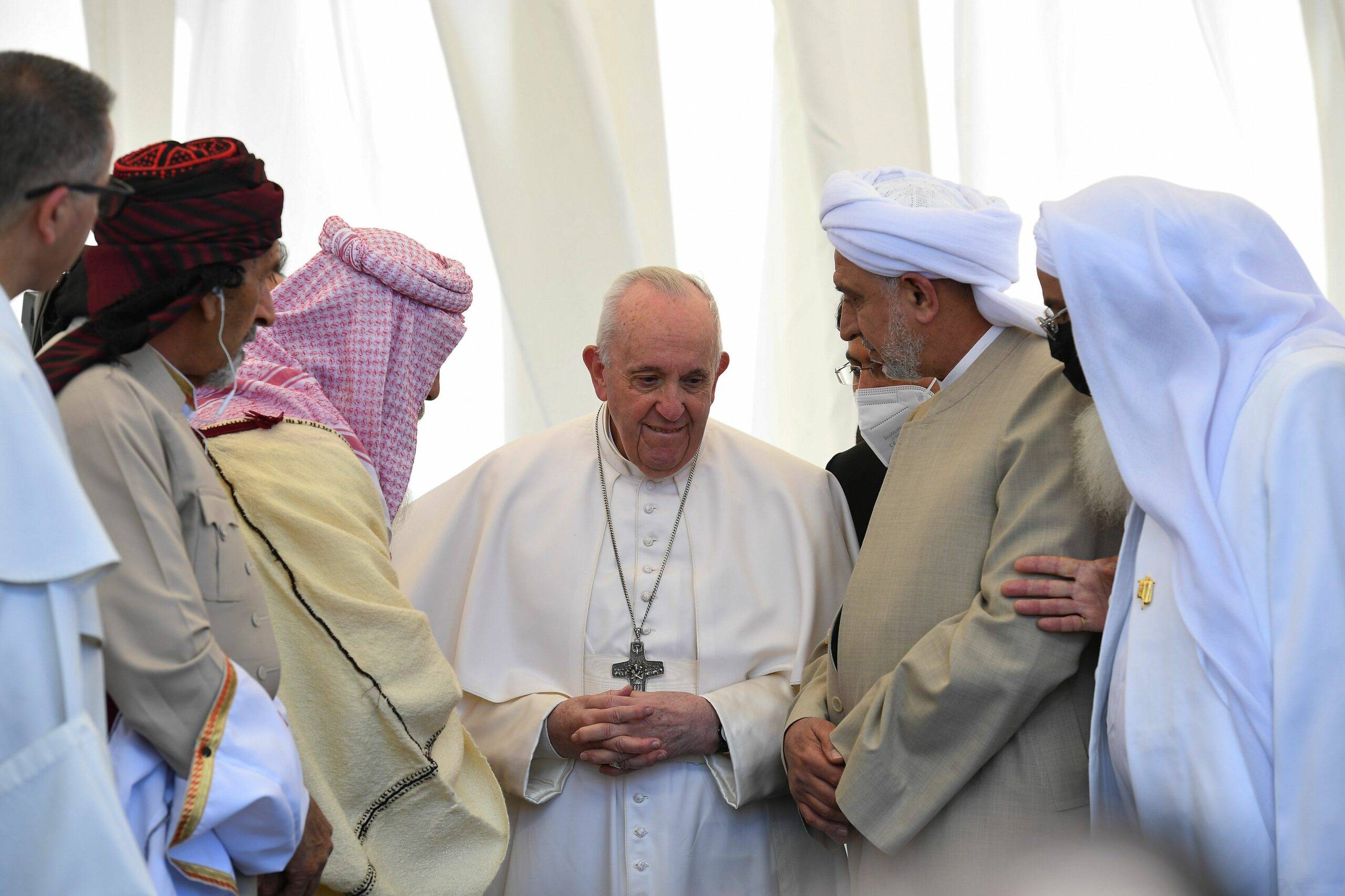 March 6,2021 : Convoy of Pope  Francis is being welcomed by officials as he arrives to hold an inter-religius meeting on the Plain of Ur, considered the birthplace//IPAPRESSITALY_ipa01752/2103061200/Credit:Â'VATICAN MEDIA /CPP / IP/SIPA/2103061204