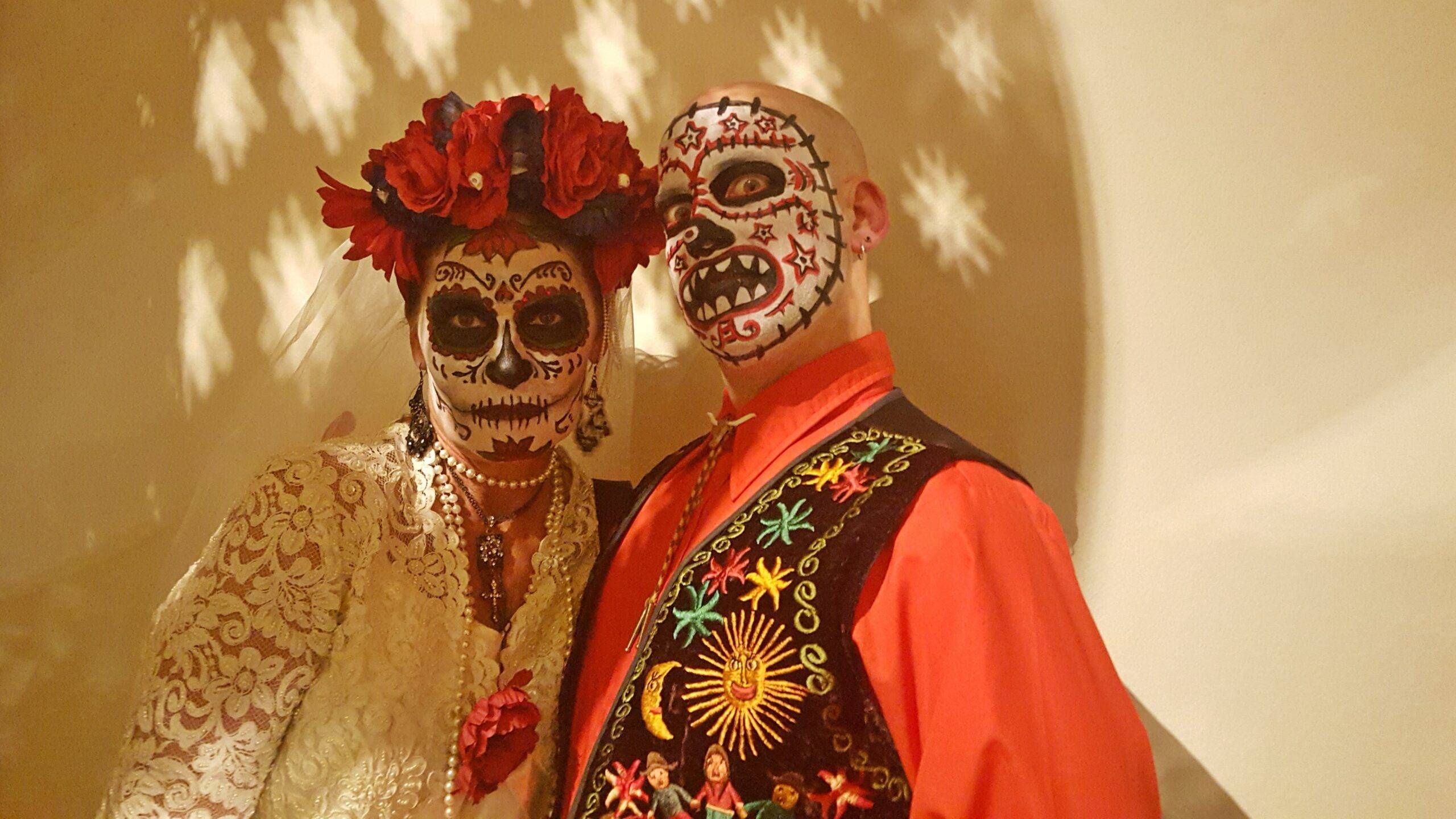 Les masques de la mort, costumes de fête au Mexique.