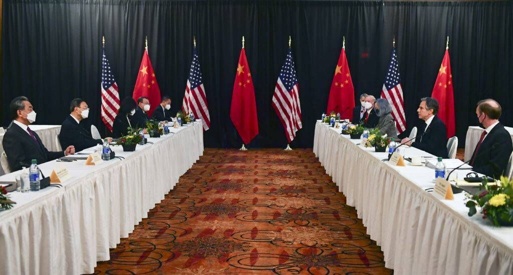 Rencontre Chine-USA à Anchorage : concurrence stratégique