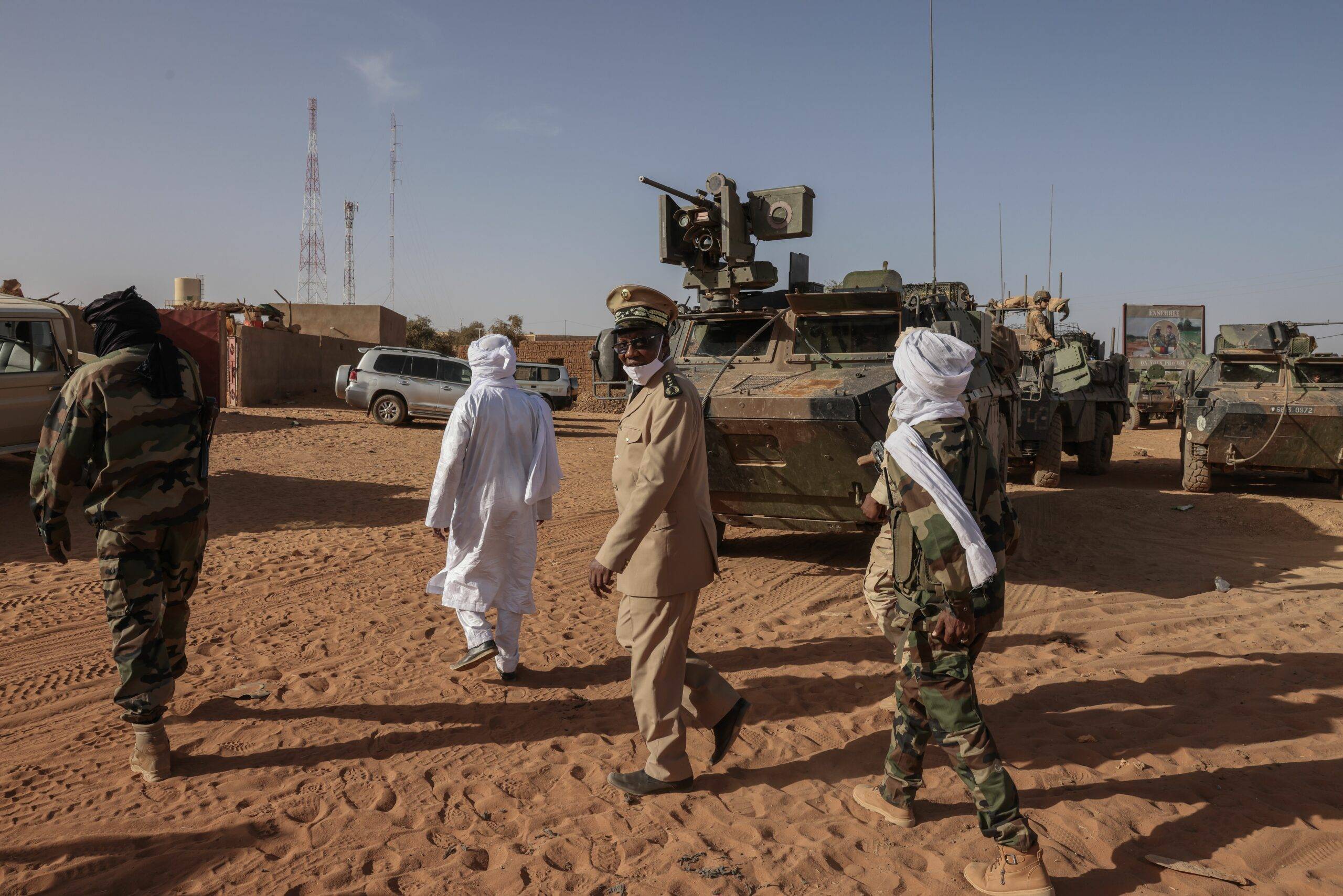 Déplacements en véhicules blindes et hélicoptères militaires a MÃ'naka et Gao toujours sous la protection de la force Barkhane.//JDD_1247075/2102141426/Credit:ERIC DESSONS/JDD/SIPA/2102141437