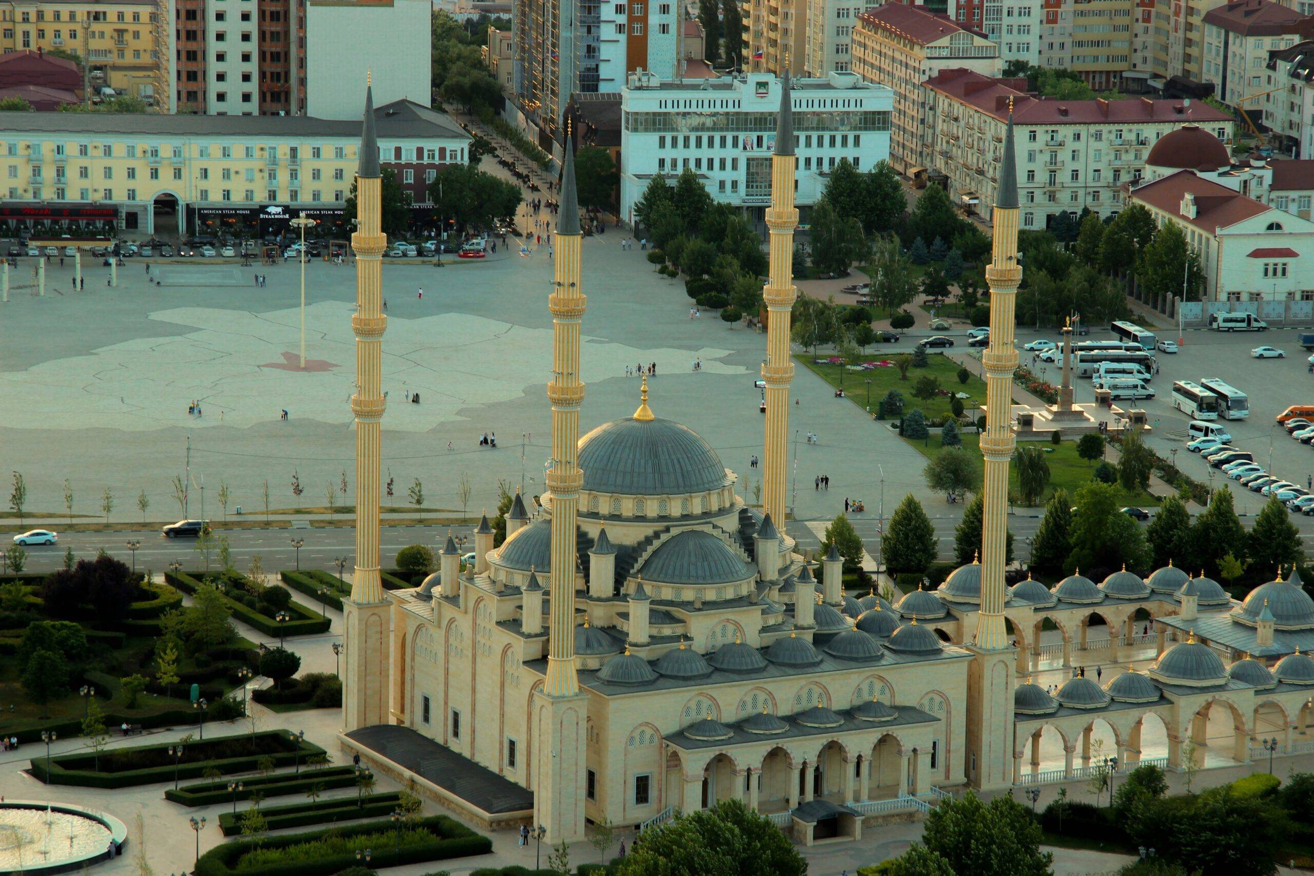 Mosquée de Grozny. Grozny, petite capitale islamique en Russie. crédit photo : Unsplash