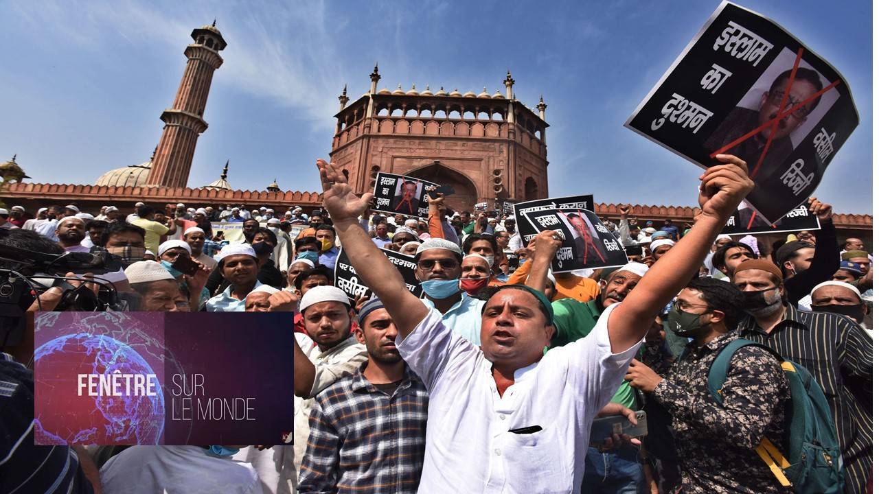 Muslim Demonstrate Against Former Uttar Pradesh Shia Central Waqf Board Chairman Wasim Rizvi, New Delhi, Delhi, India - 19 Mar 2021 (c) Shutterstock40835348_000002
