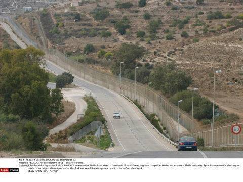 A barrier which separates Spain's North African enclave of Melilla from Moro    cco. Hundreds of sub-Saharan migrants charged at border fences around Melill    a every day. Spain has now sent in the army to reinforce security at the out    posts after five Africans were killed during an attempt to enter Ceuta last     week.  Melilla, SPAIN - 08/10/2005