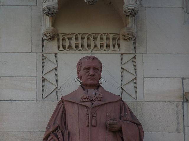 Statue de Hegel à l'hôtel de ville de Stuttgart. Copyright : Wikimedia Commons